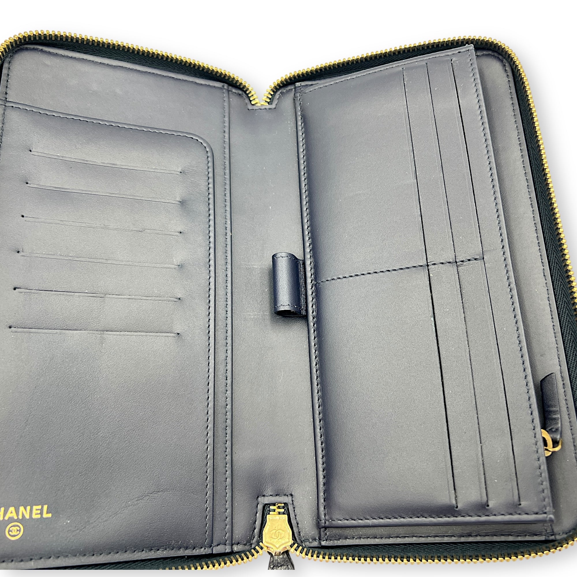 CC Wallet Blue in Caviar Leather, Gold hardware