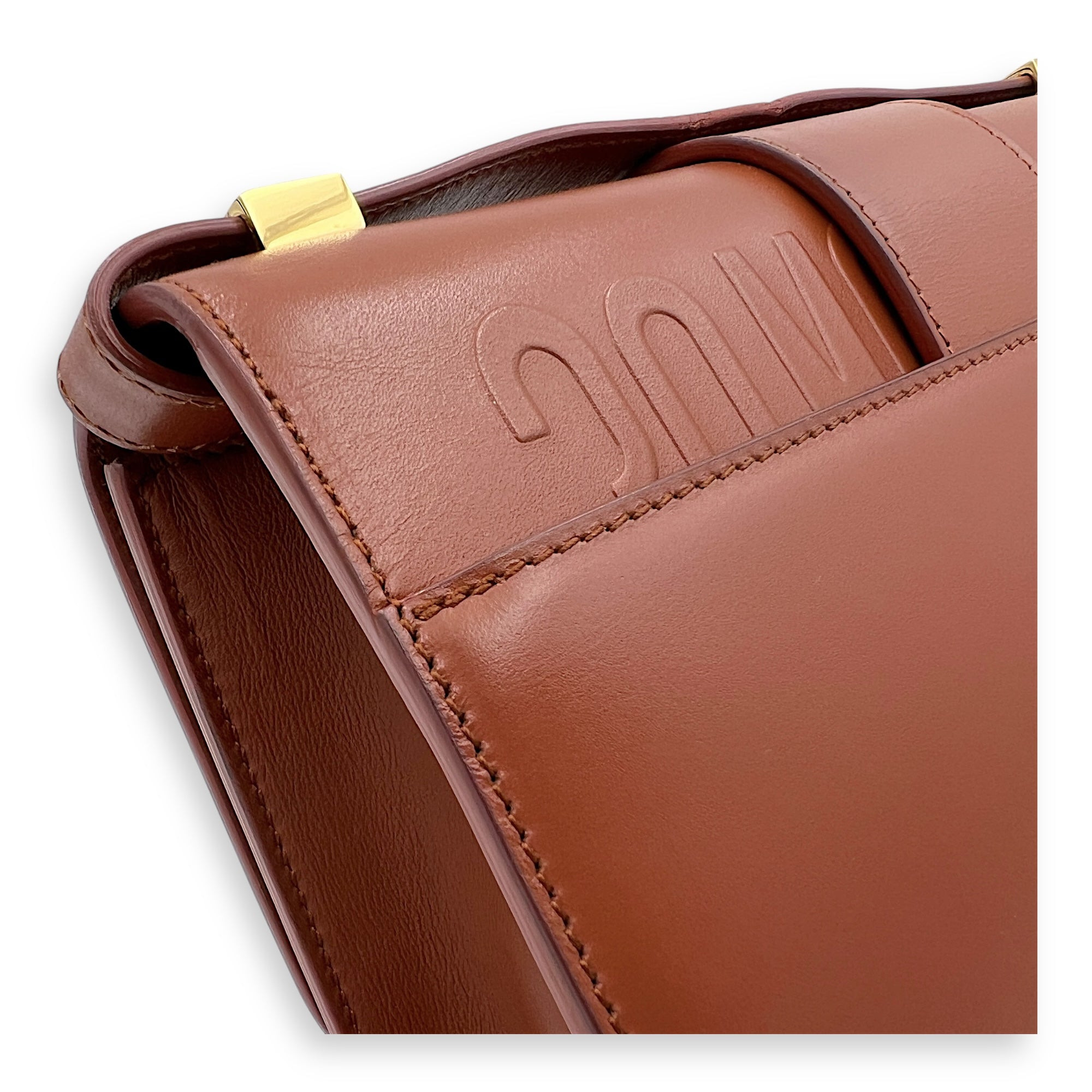 30 Montaigne Avenue Shoulder Bag Medium Brown in Calfskin, Gold hardware