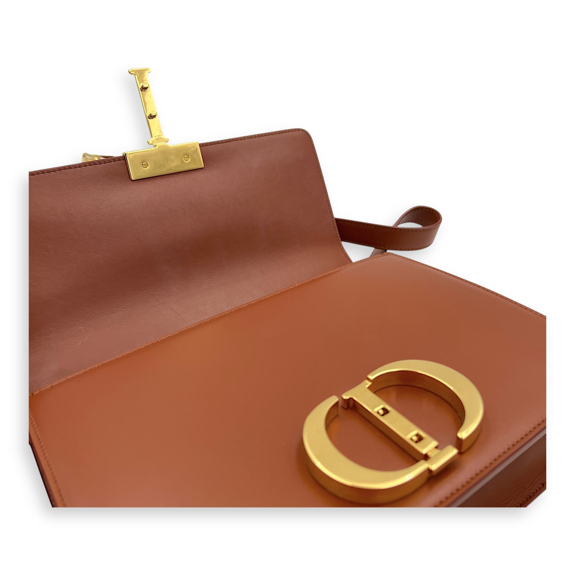 30 Montaigne Avenue Shoulder Bag Medium Brown in Calfskin, Gold hardware