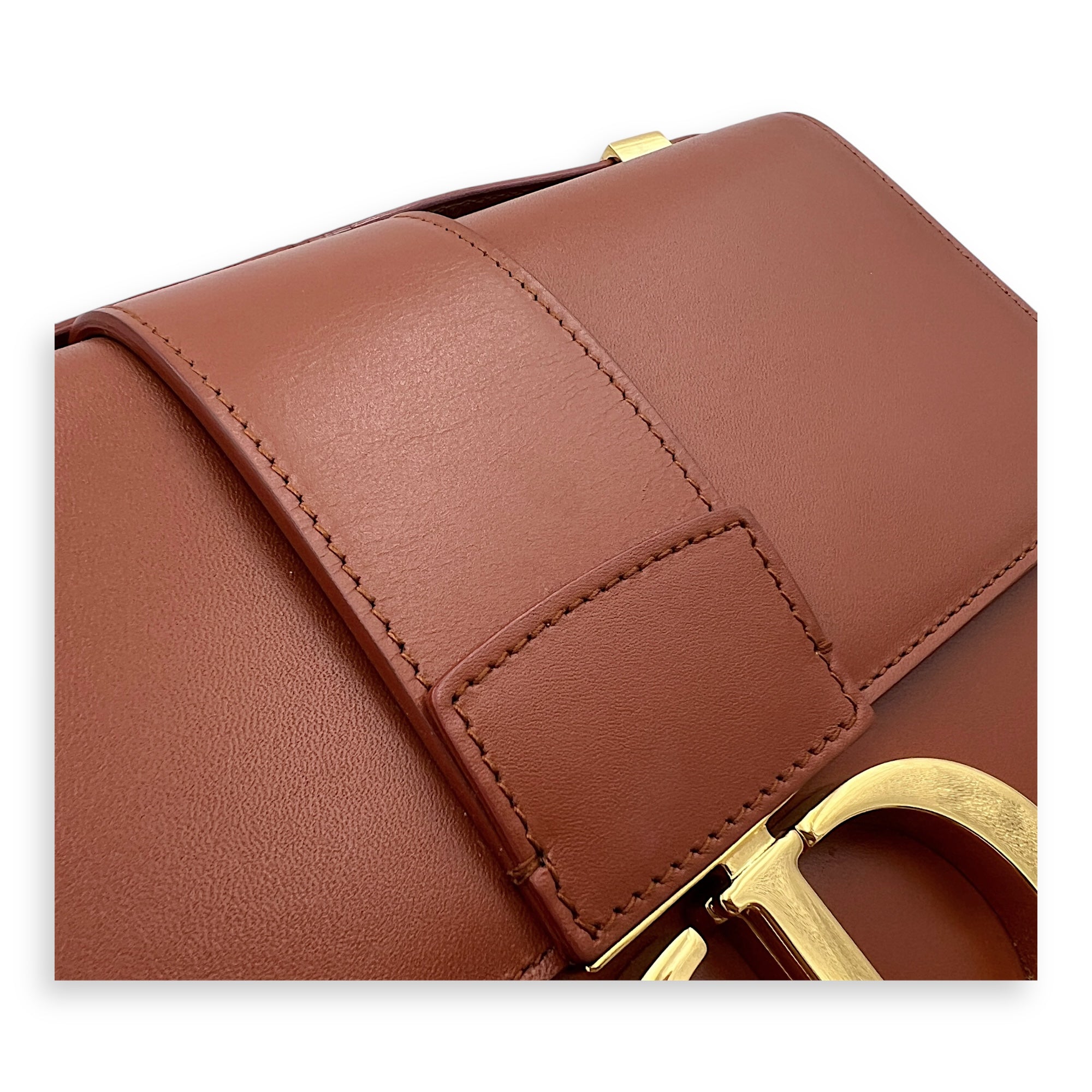 30 Montaigne Avenue Shoulder Bag Medium Brown in Calfskin, Gold hardware