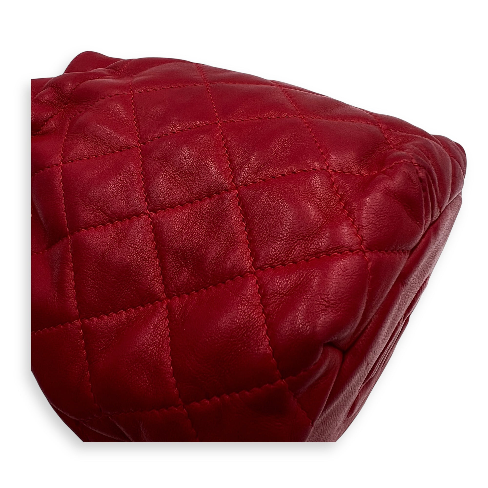 Quilted Drawstring Vintage Crossbody Bag Red in Lambskin, Gold hardware
