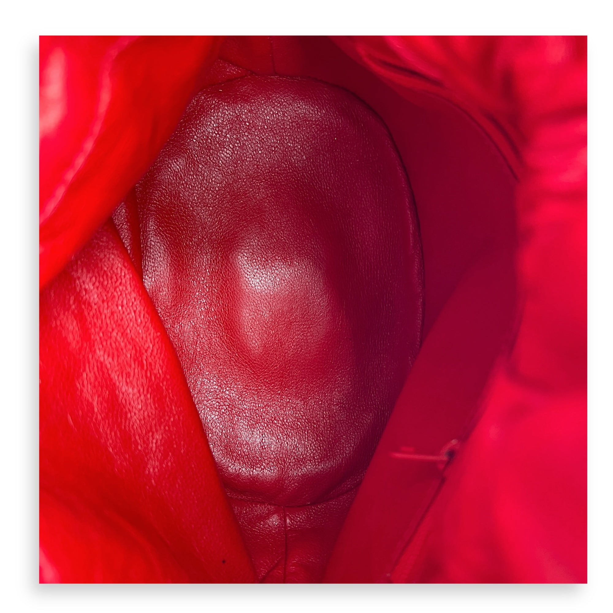 Quilted Drawstring Vintage Crossbody Bag Red in Lambskin, Gold hardware