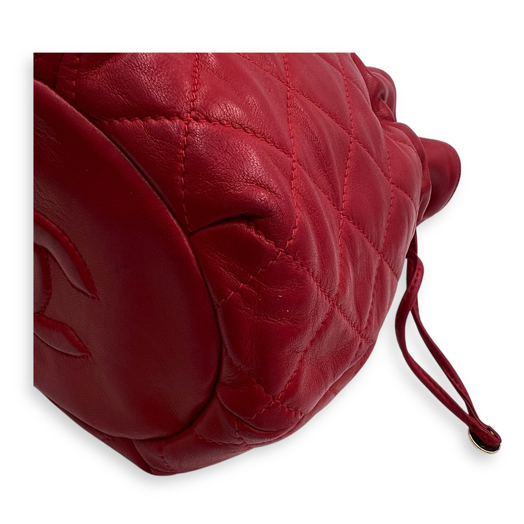 Quilted Drawstring Vintage Crossbody Bag Red in Lambskin, Gold hardware