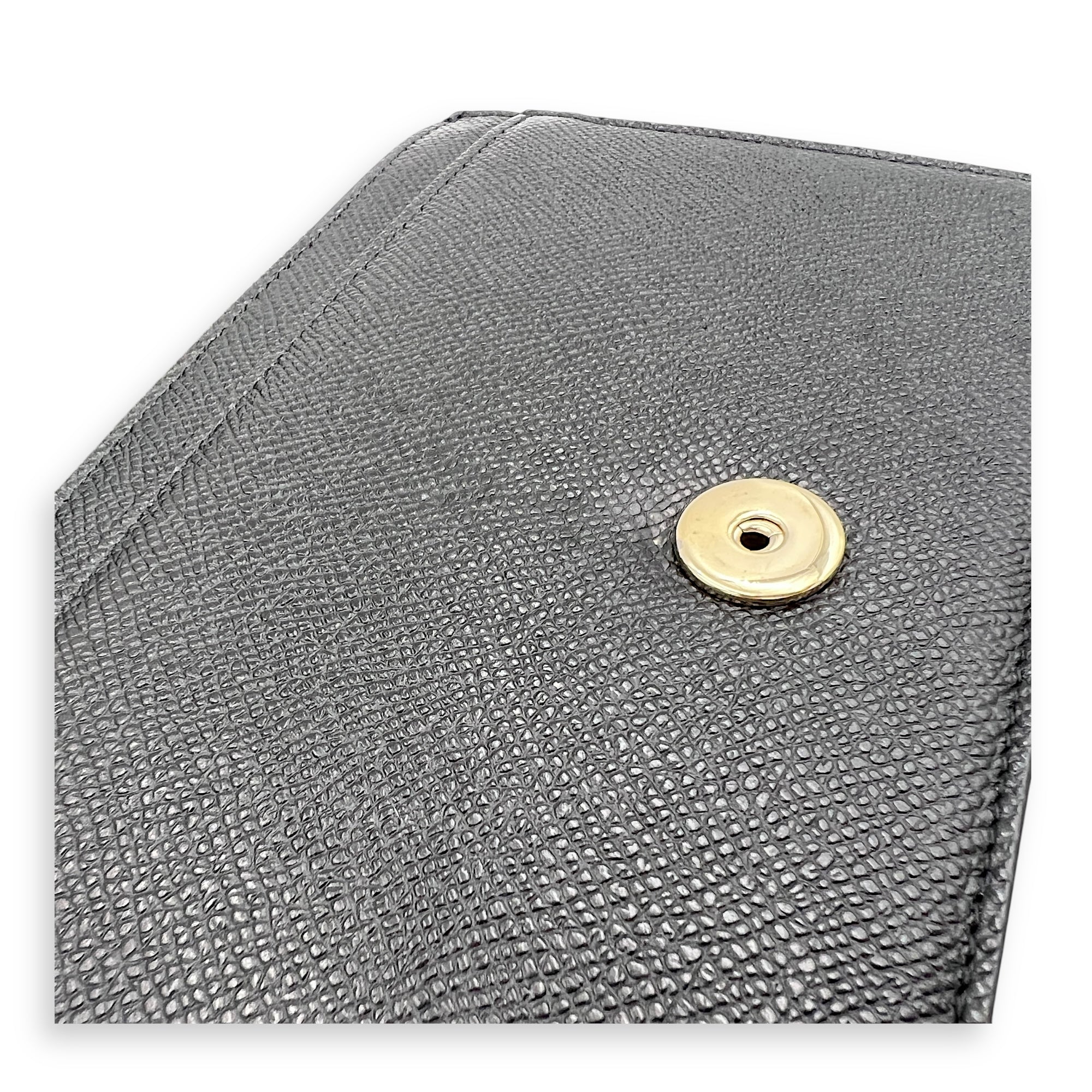 30 Montaigne Wallet On Chain Black in Calfskin, Gold hardware