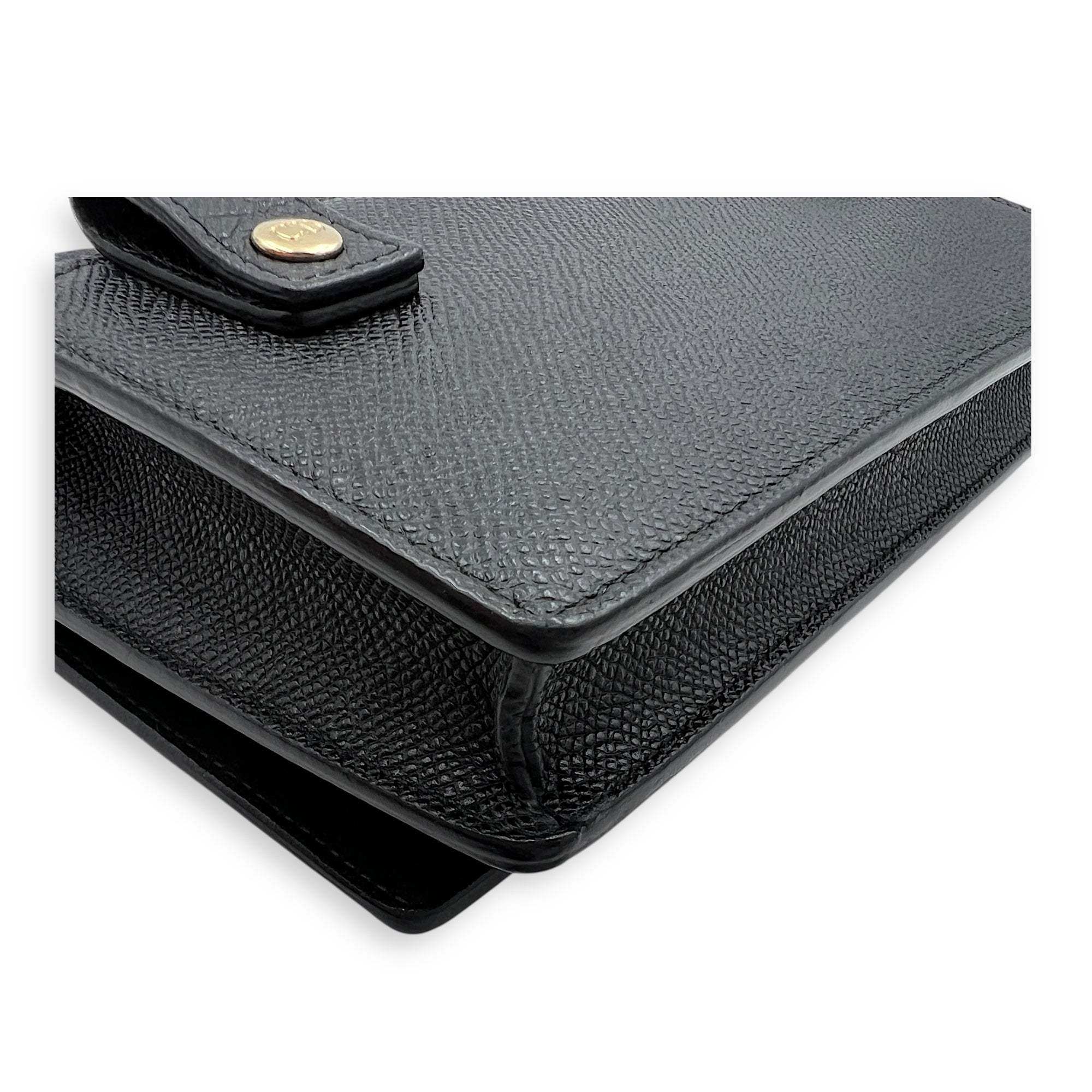 30 Montaigne Wallet On Chain Black in Calfskin, Gold hardware