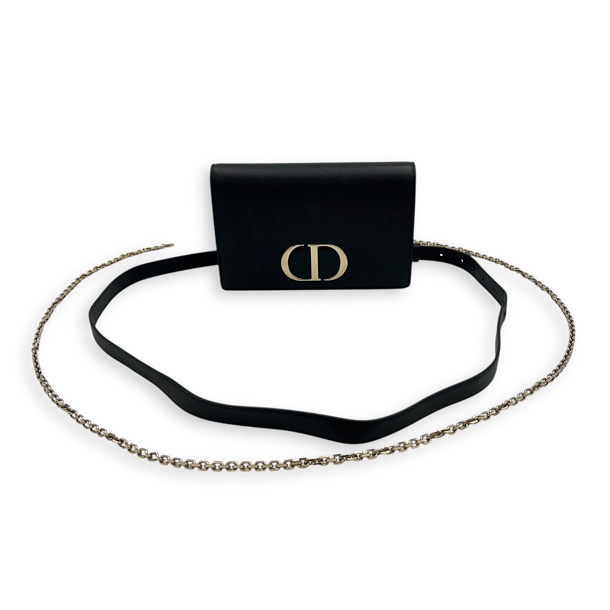 30 Montaigne Wallet On Chain Black in Calfskin, Gold hardware