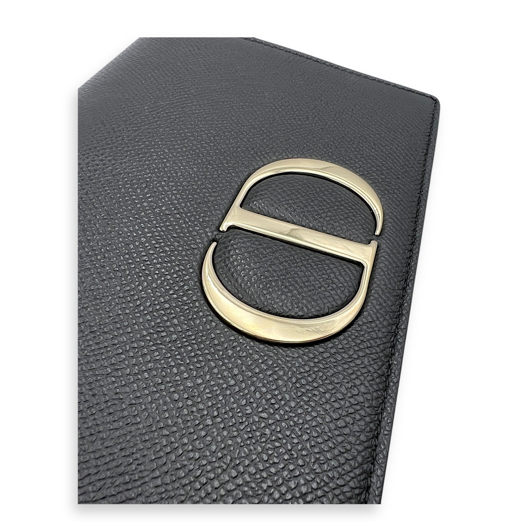 30 Montaigne Wallet On Chain Black in Calfskin, Gold hardware