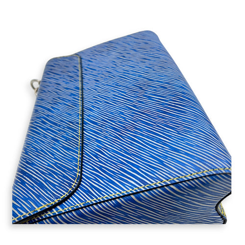 Twist Shoulder Bag MM Blue in Epi Leather, Mixed hardware