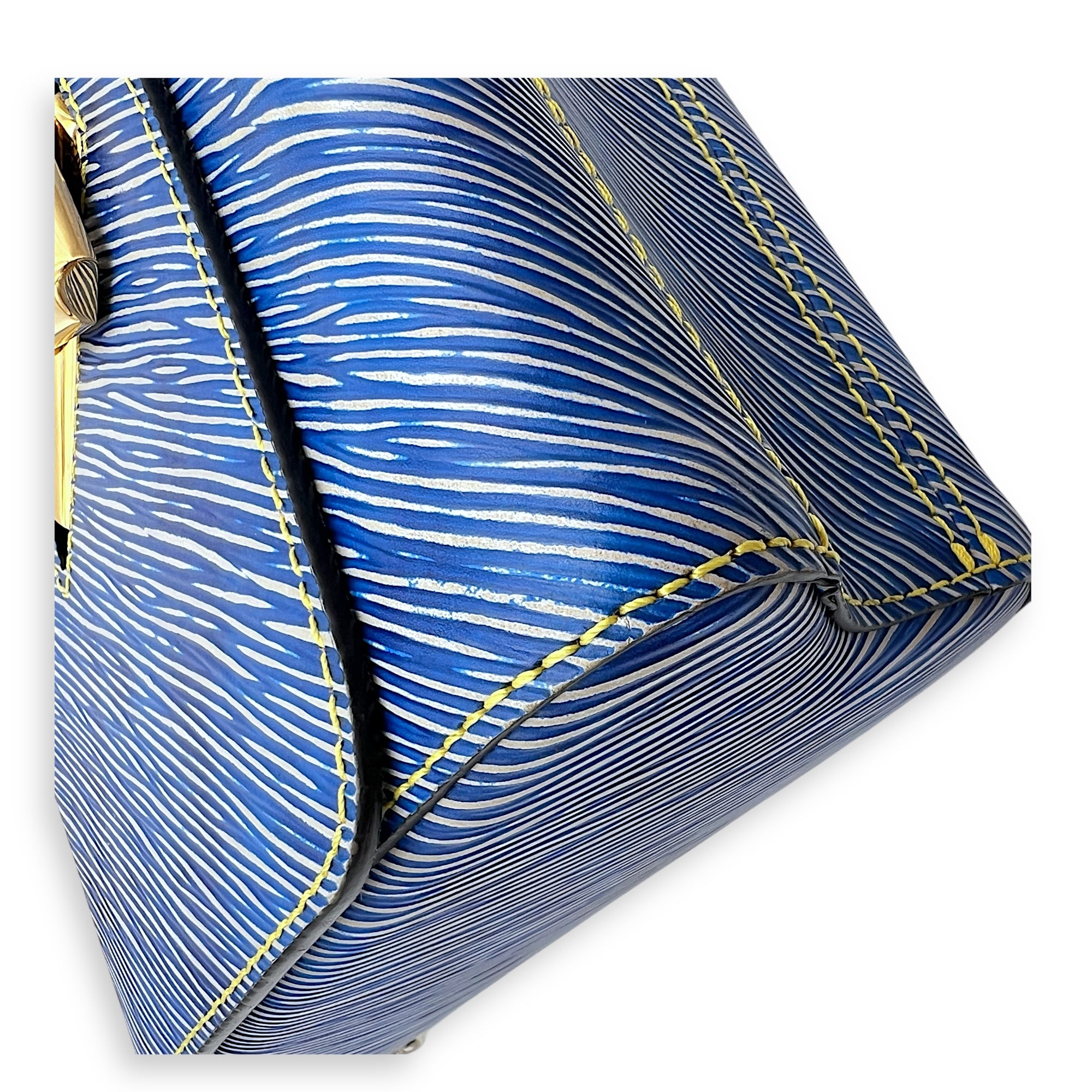 Twist Shoulder Bag MM Blue in Epi Leather, Mixed hardware