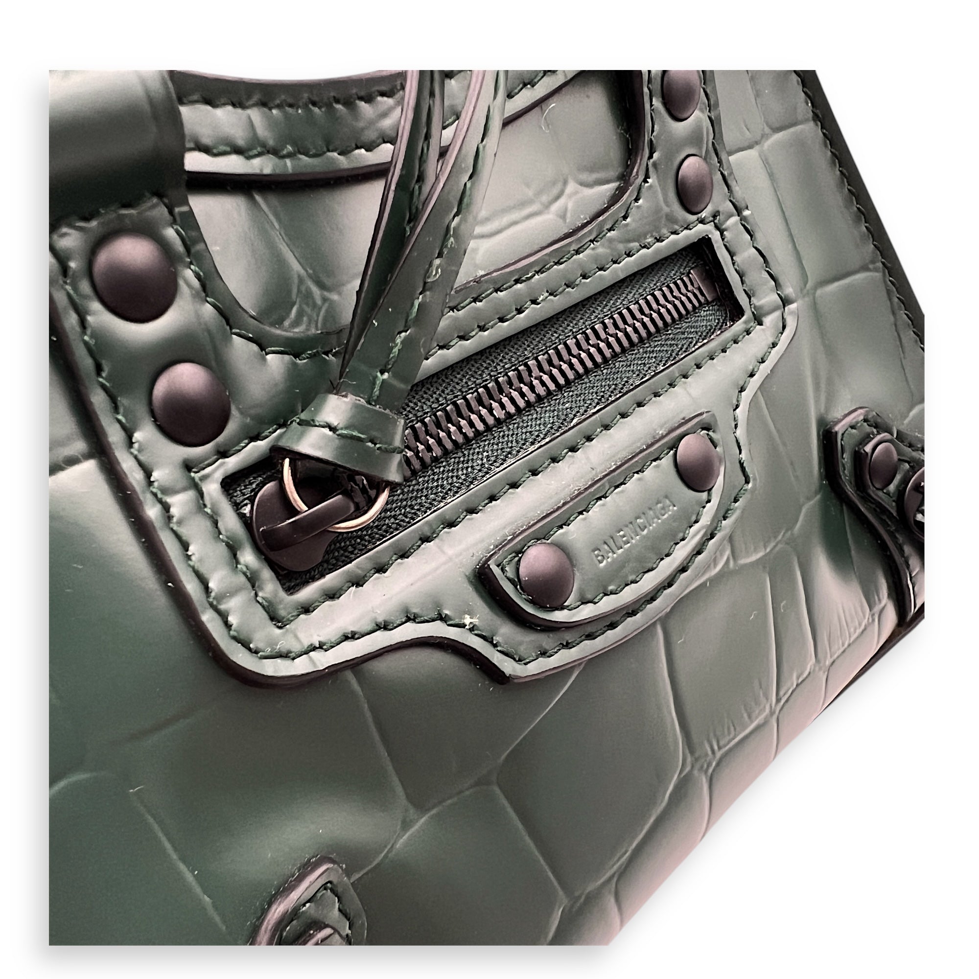 Neo Classic Top Handle Bag Green in Crocodile Embossed Calfskin, Black hardware