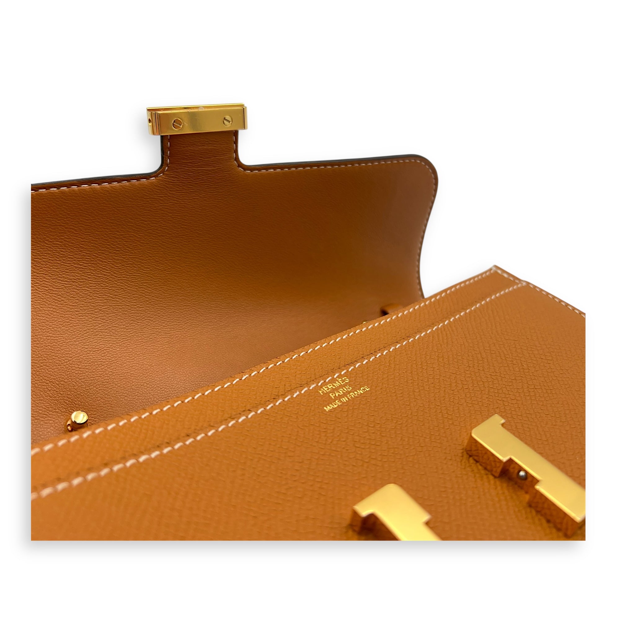 Constance To Go Toffe Crossbody Bag in Epsom, Gold hardware