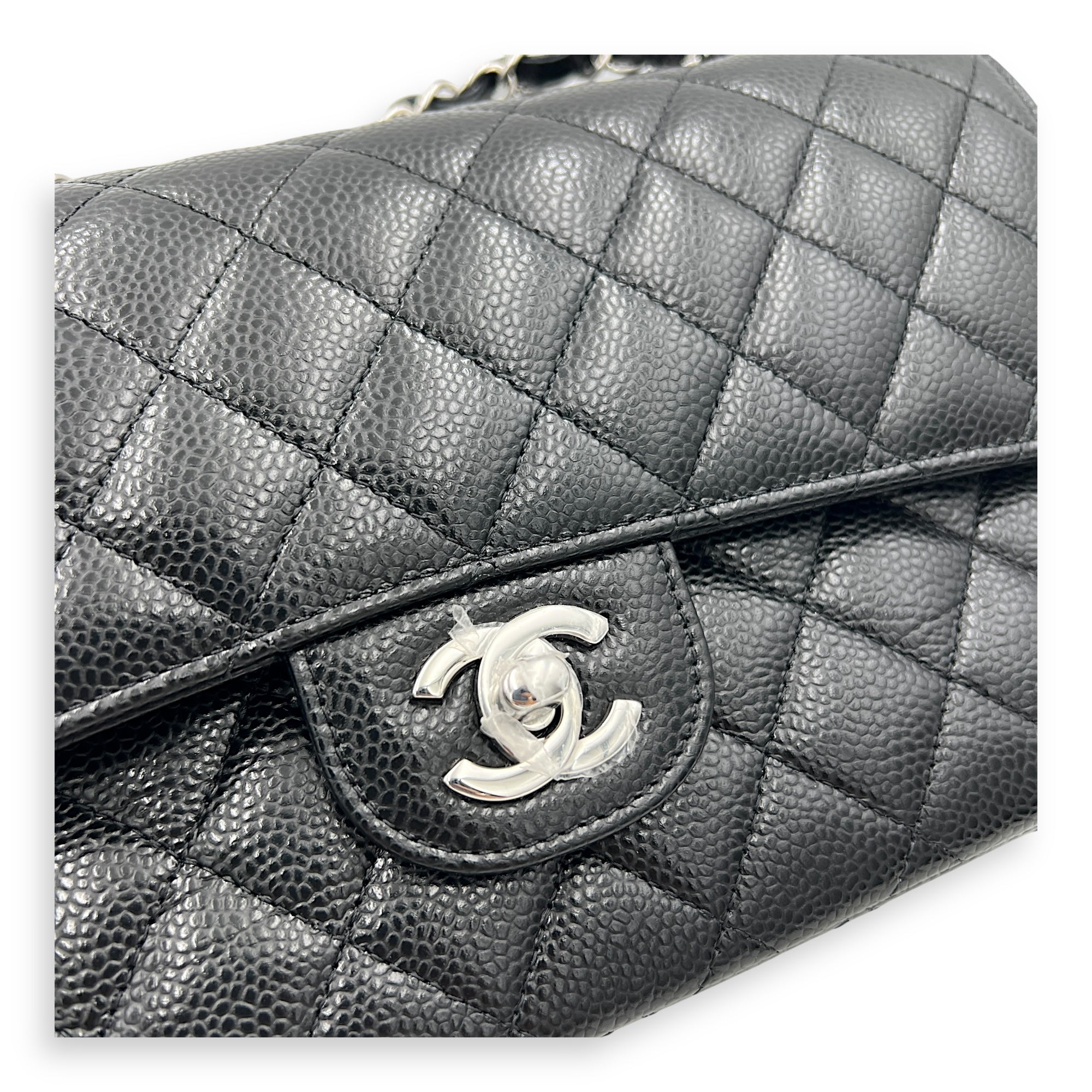 Classic Shoulder Bag Medium Black in Caviar Leather, Silver hardware