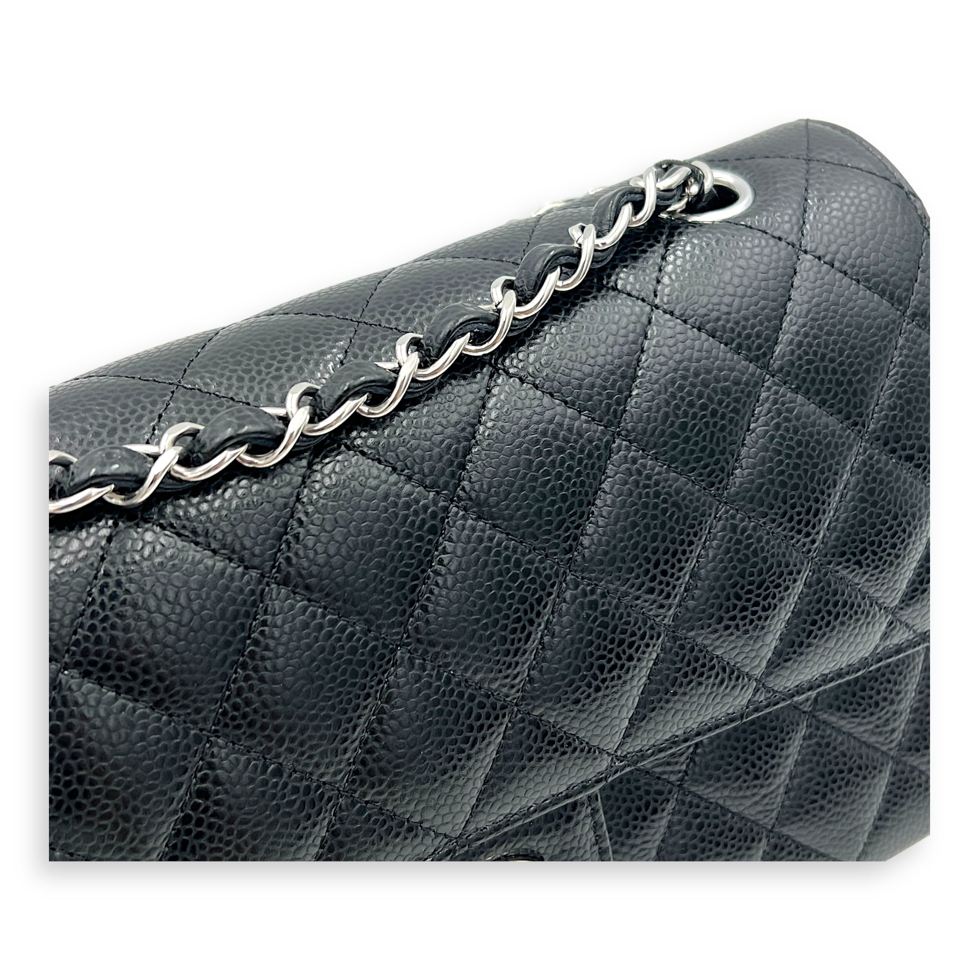 Classic Shoulder Bag Medium Black in Caviar Leather, Silver hardware