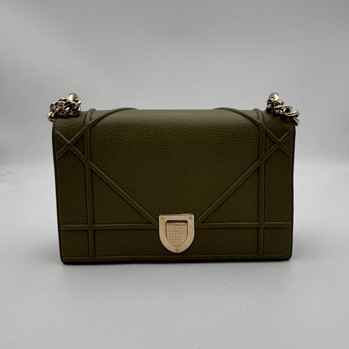 Diorama Shoulder Bag Green in Calfskin, Gold hardware