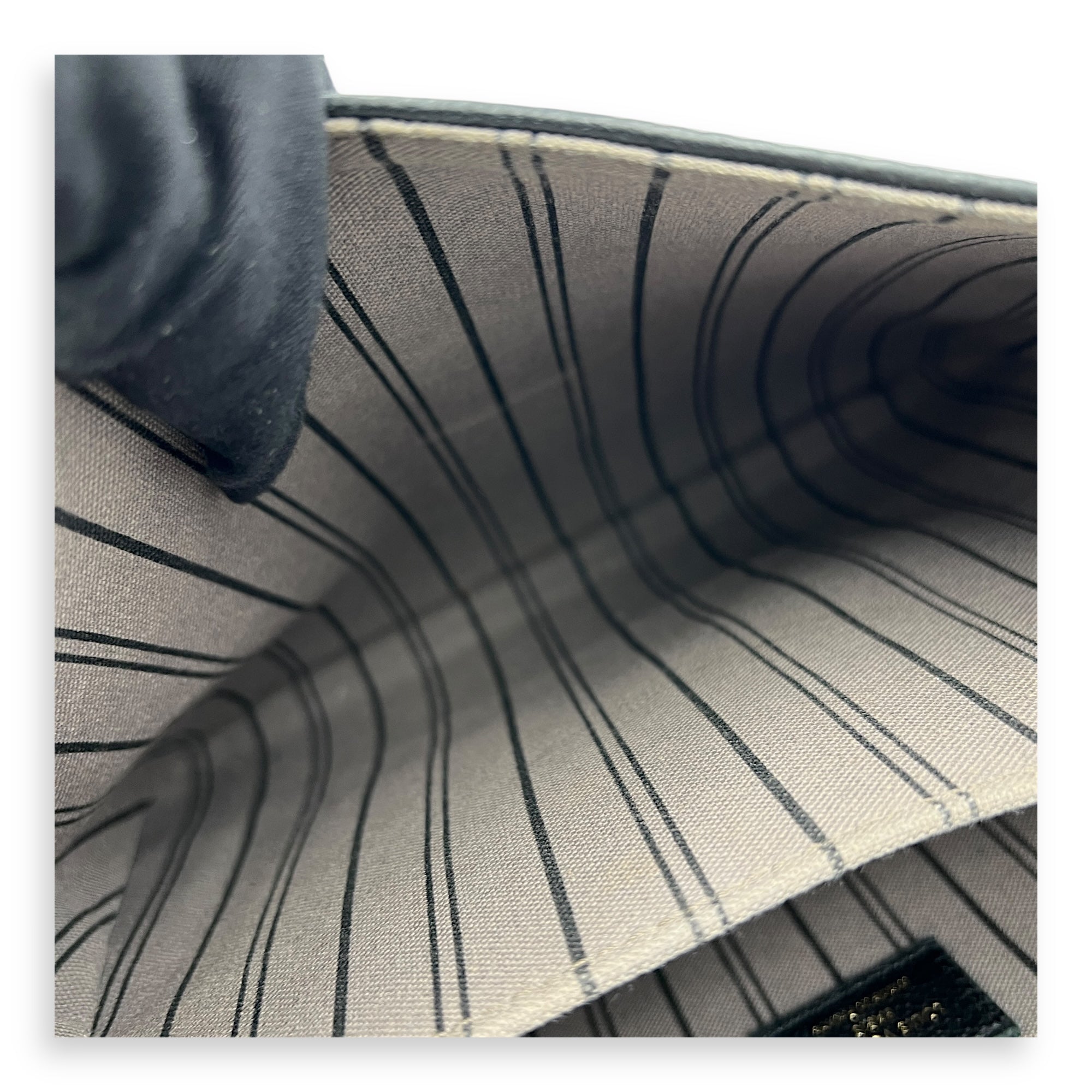 Metis Shoulder Bag Black in Empreinte Leather, Gold hardware