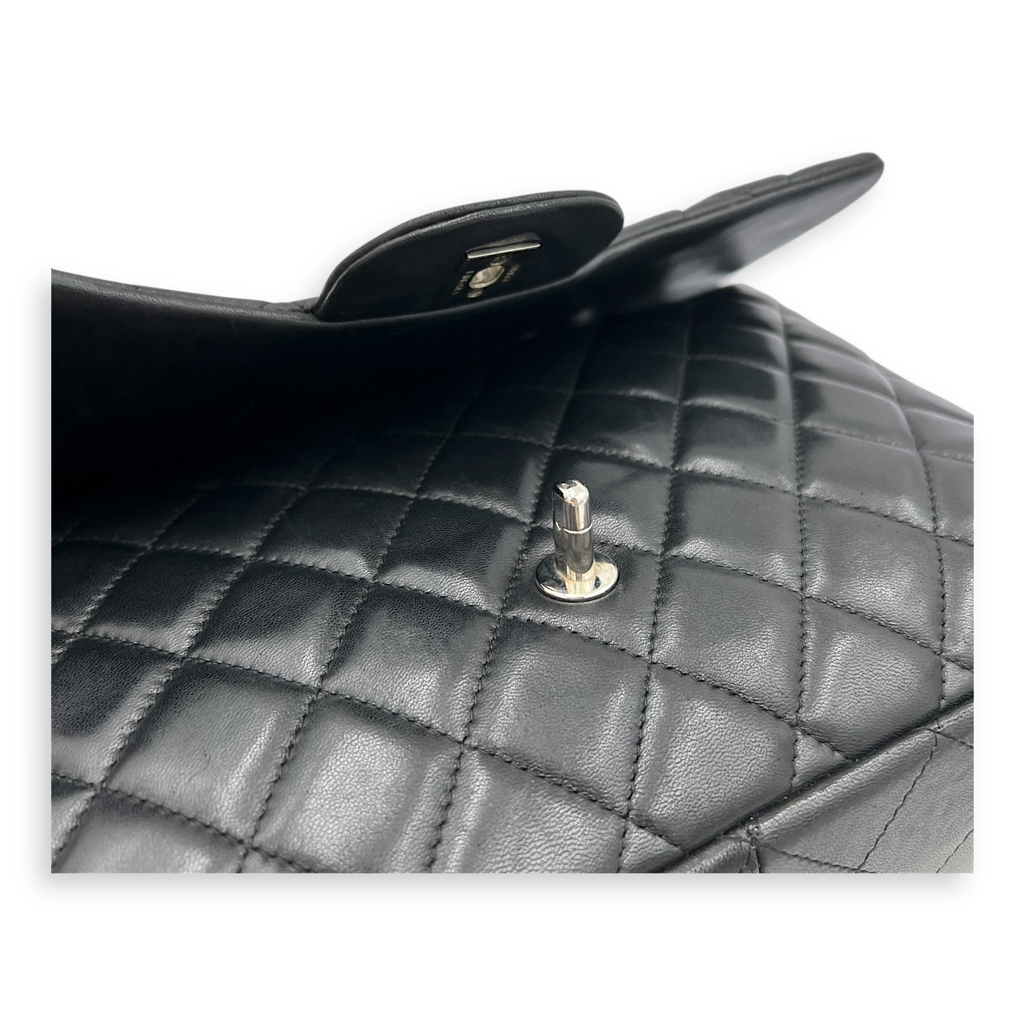 Classic Shoulder Bag Jumbo Black in Lambskin, Silver hardware