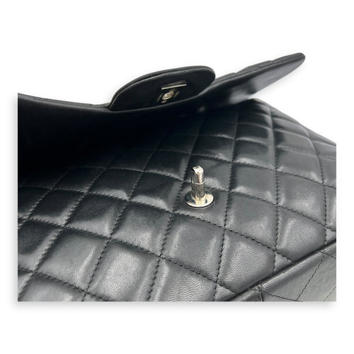 Classic Shoulder Bag Jumbo Black in Lambskin, Silver hardware