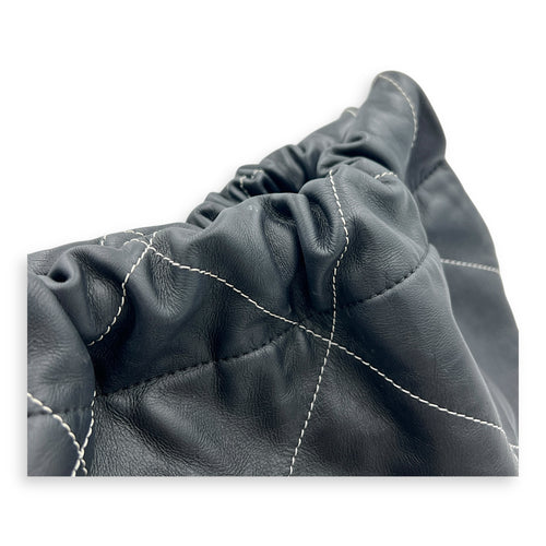 22 Medium Black Shoulder Bag in Lambskin, Gold hardware