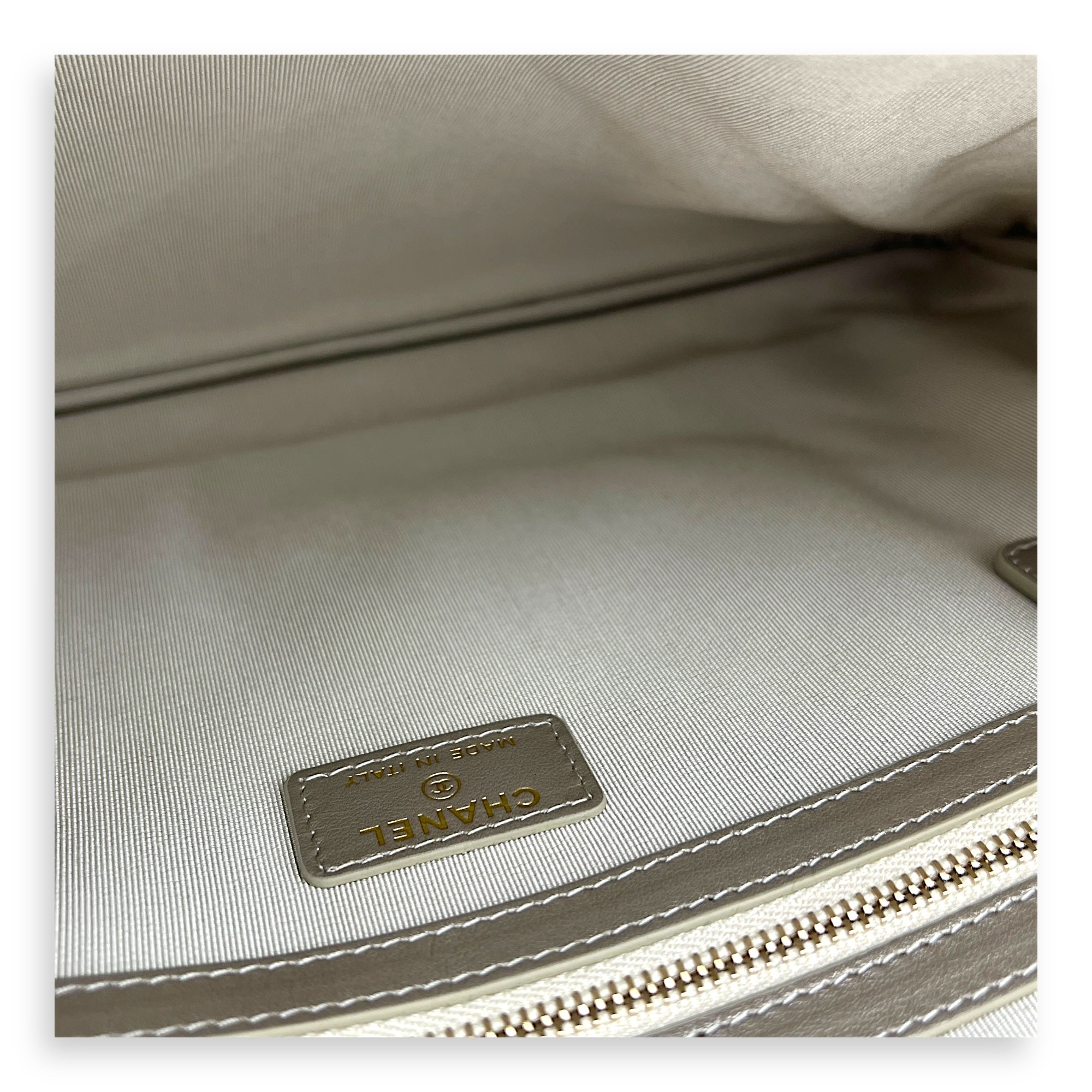 2.55 Pouch Gold in Calfskin, Gold hardware