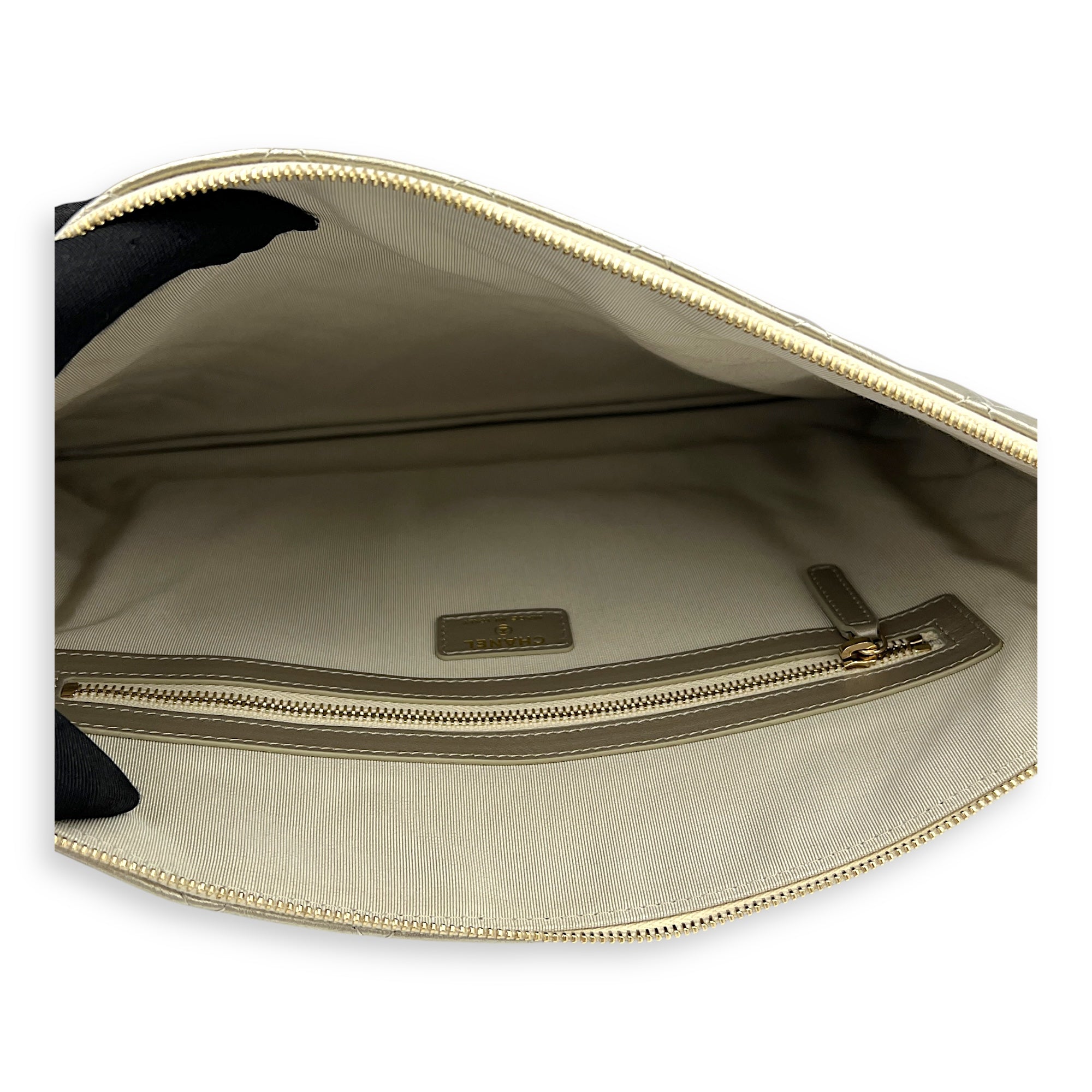 2.55 Pouch Gold in Calfskin, Gold hardware
