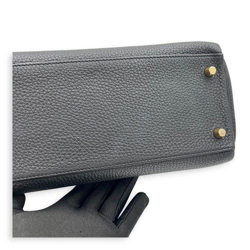 Kelly 28 Noir Top Handle Bag in Togo, Gold hardware