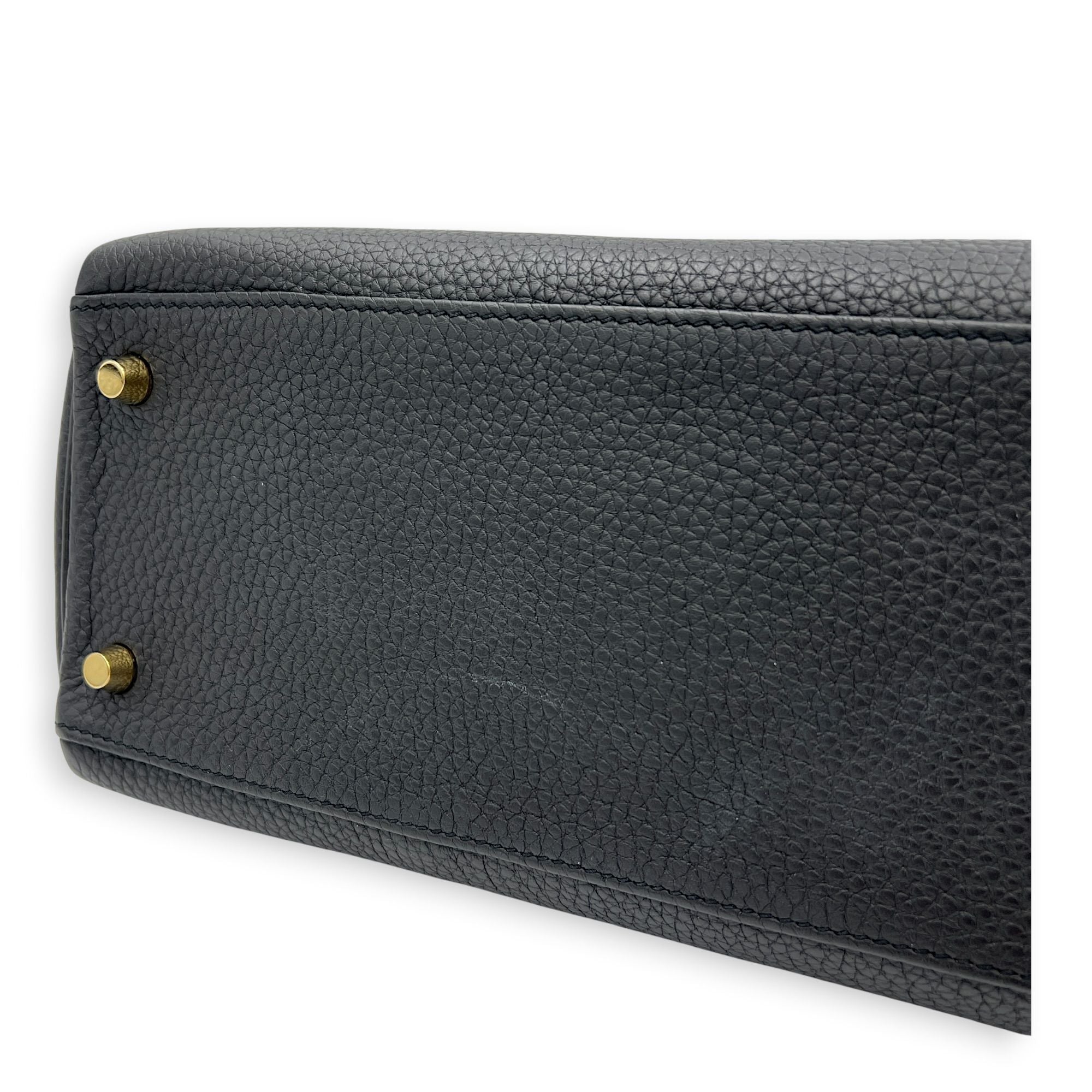 Kelly 28 Noir Top Handle Bag in Togo, Gold hardware