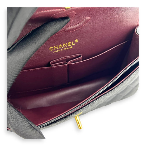 Classic Shoulder Bag Medium Black in Caviar Leather, Gold hardware