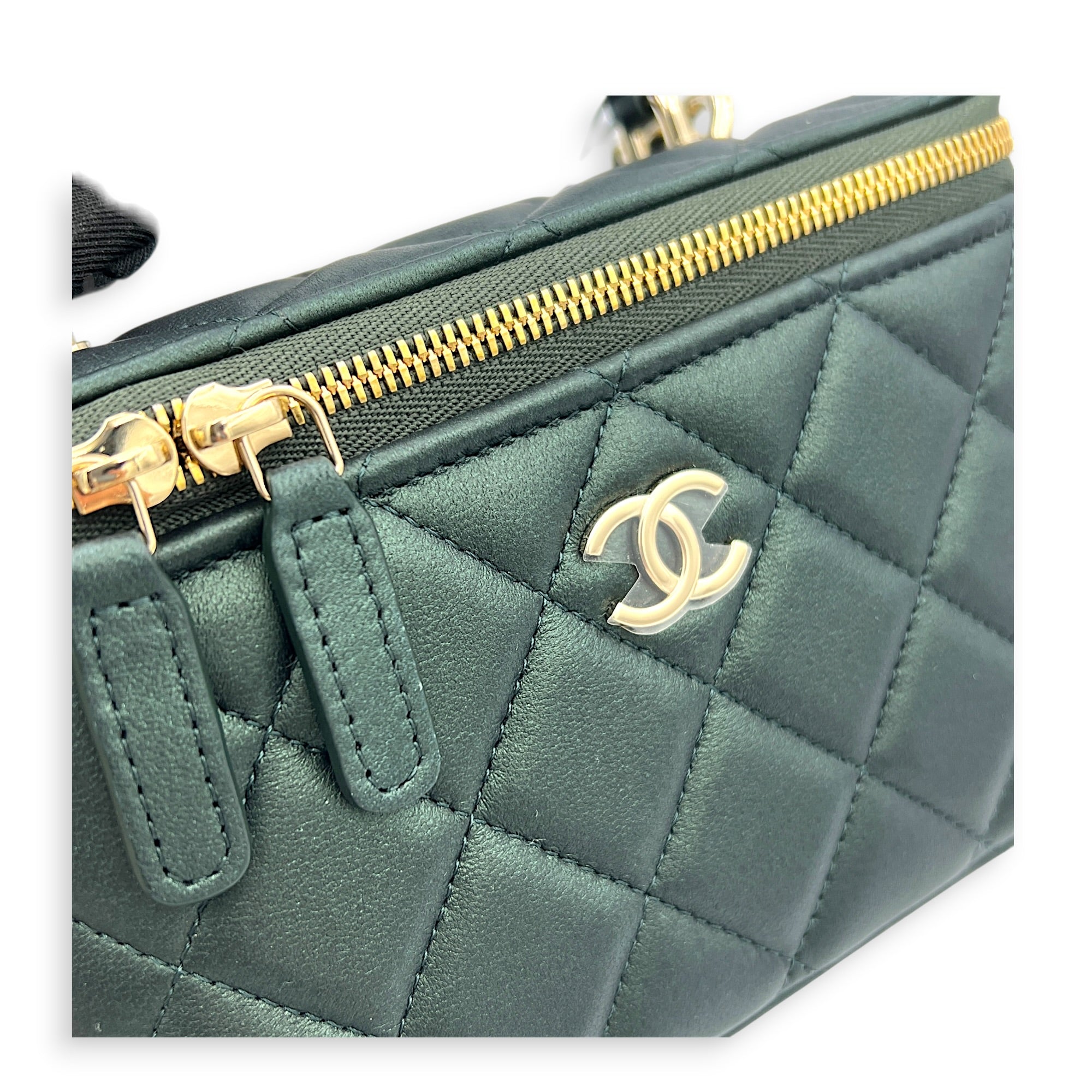 CC Vanity Bag Green in Lambskin, Gold hardware