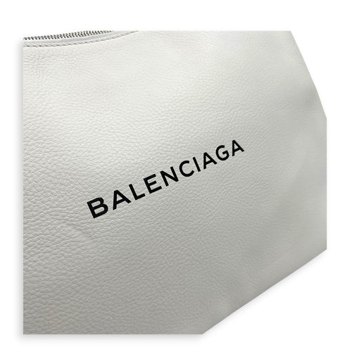 Logo White Pouch in Calfskin, Silver hardware