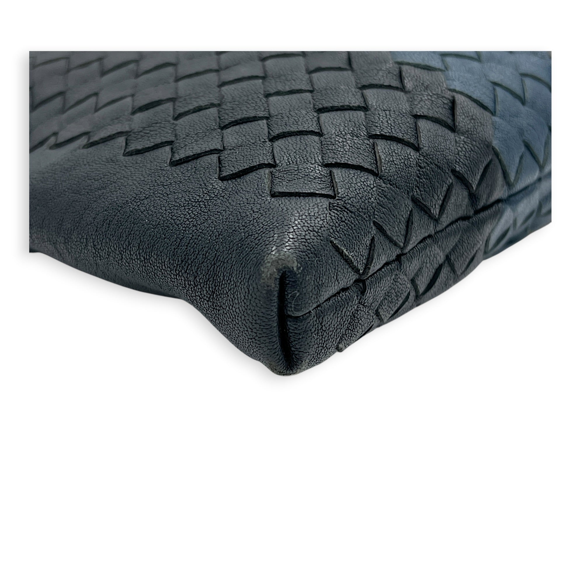 Intrecciato Messenger Black in Calfskin, Ruthenium hardware