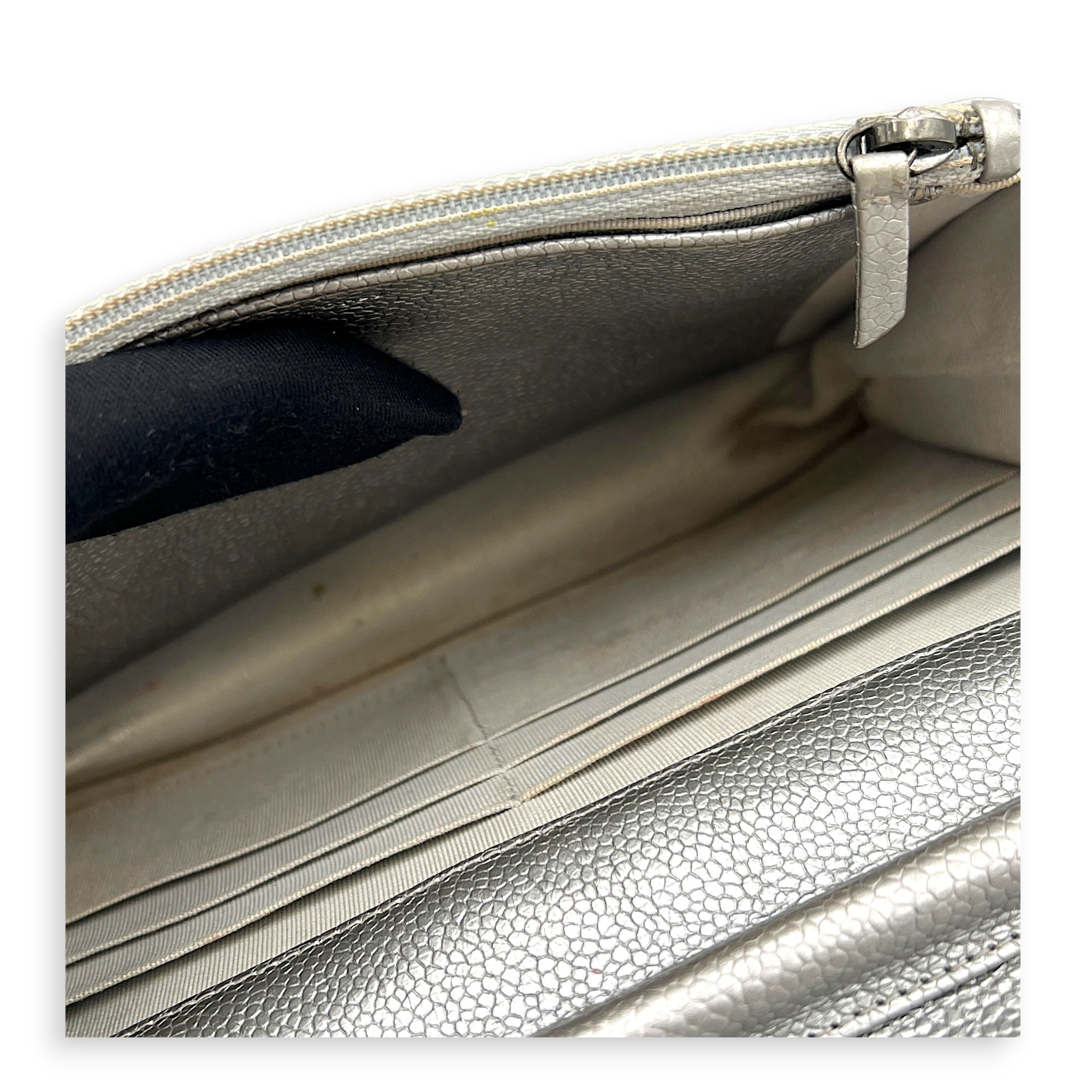 CC Silver Wallet On Chain in Caviar Leather, Silver hardware
