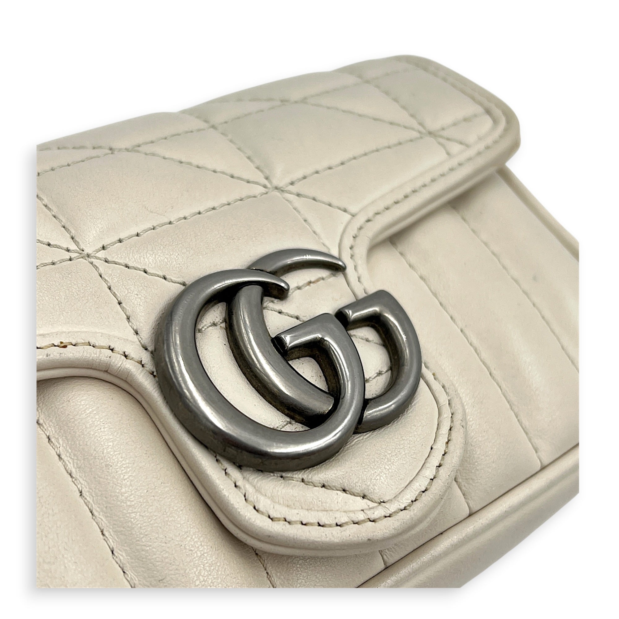 Marmont Shoulder Bag Super Mini White in Calfskin, Silver hardware