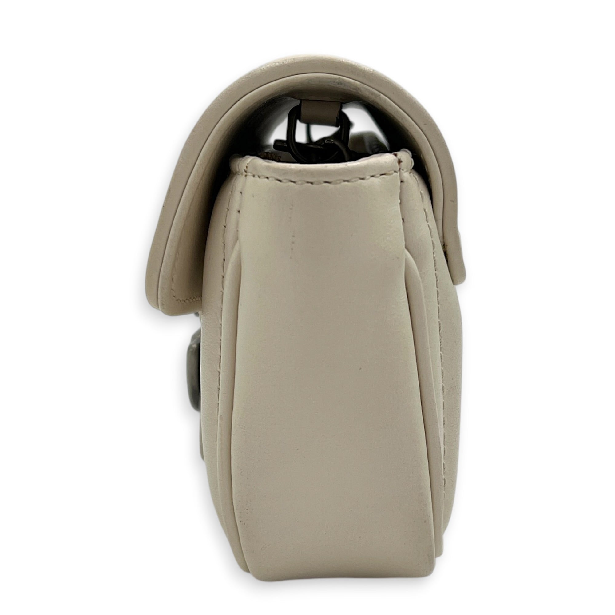 Marmont Shoulder Bag Super Mini White in Calfskin, Silver hardware