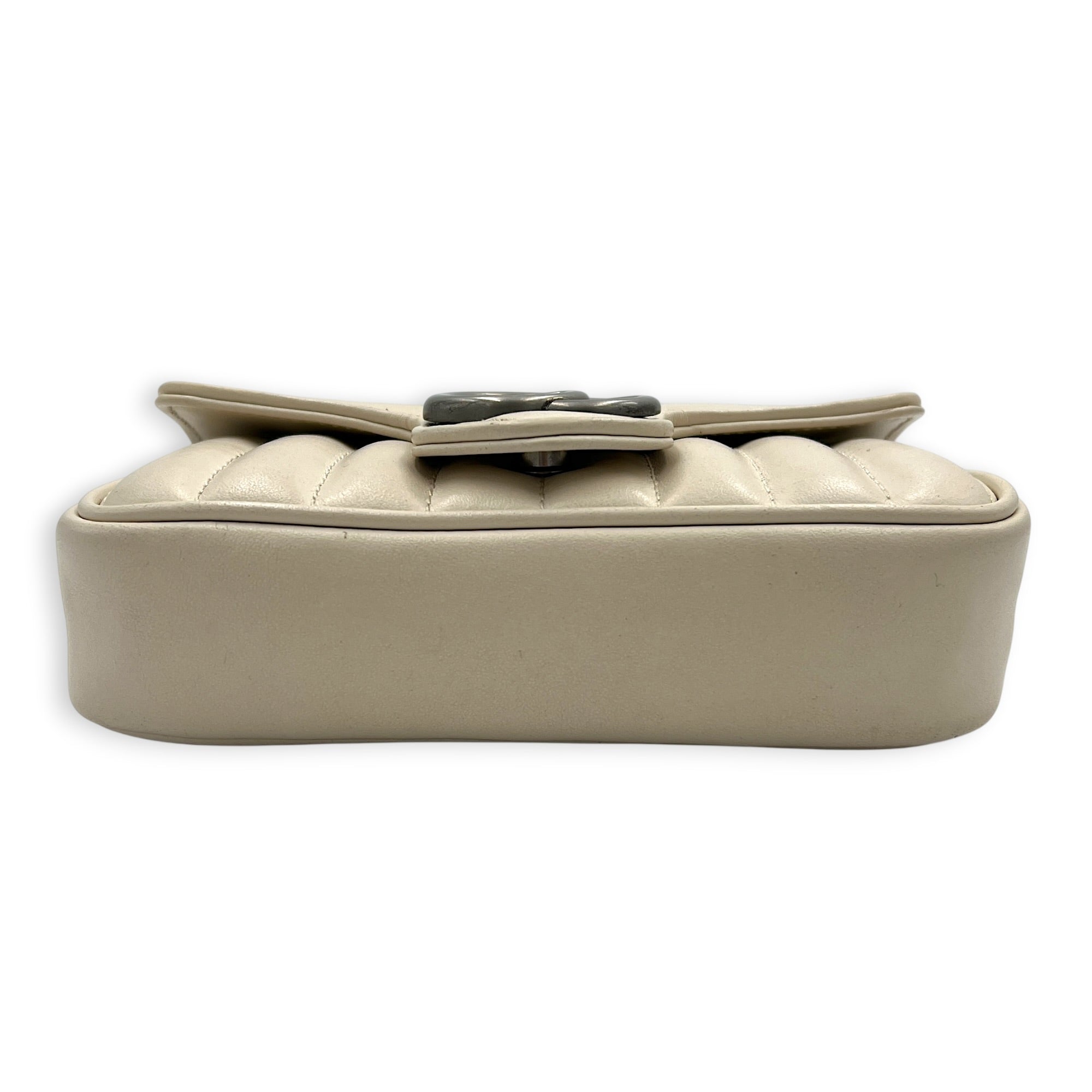 Marmont Shoulder Bag Super Mini White in Calfskin, Silver hardware