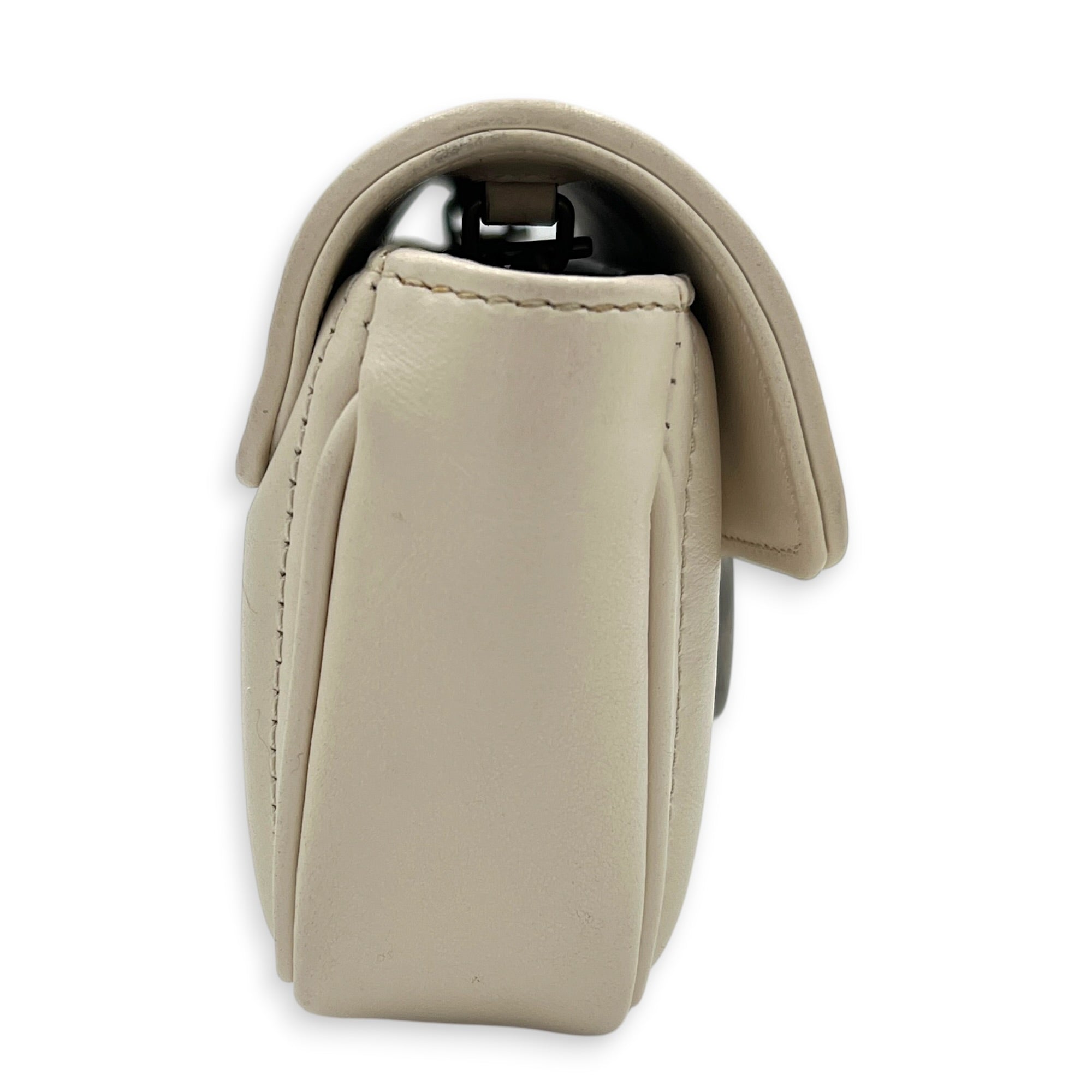 Marmont Shoulder Bag Super Mini White in Calfskin, Silver hardware