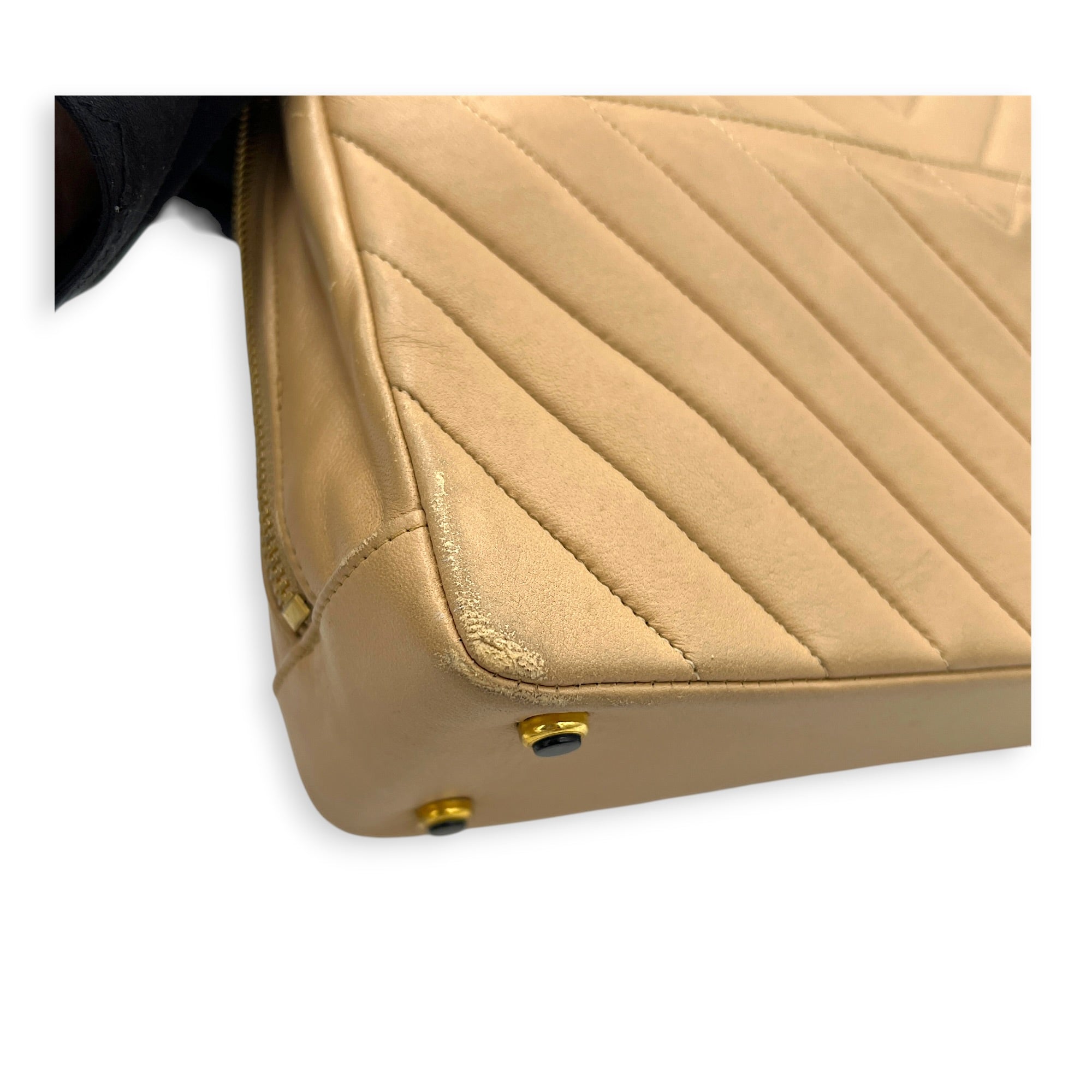 CC Circle Beige Shoulder Bag in Lambskin, Gold hardware