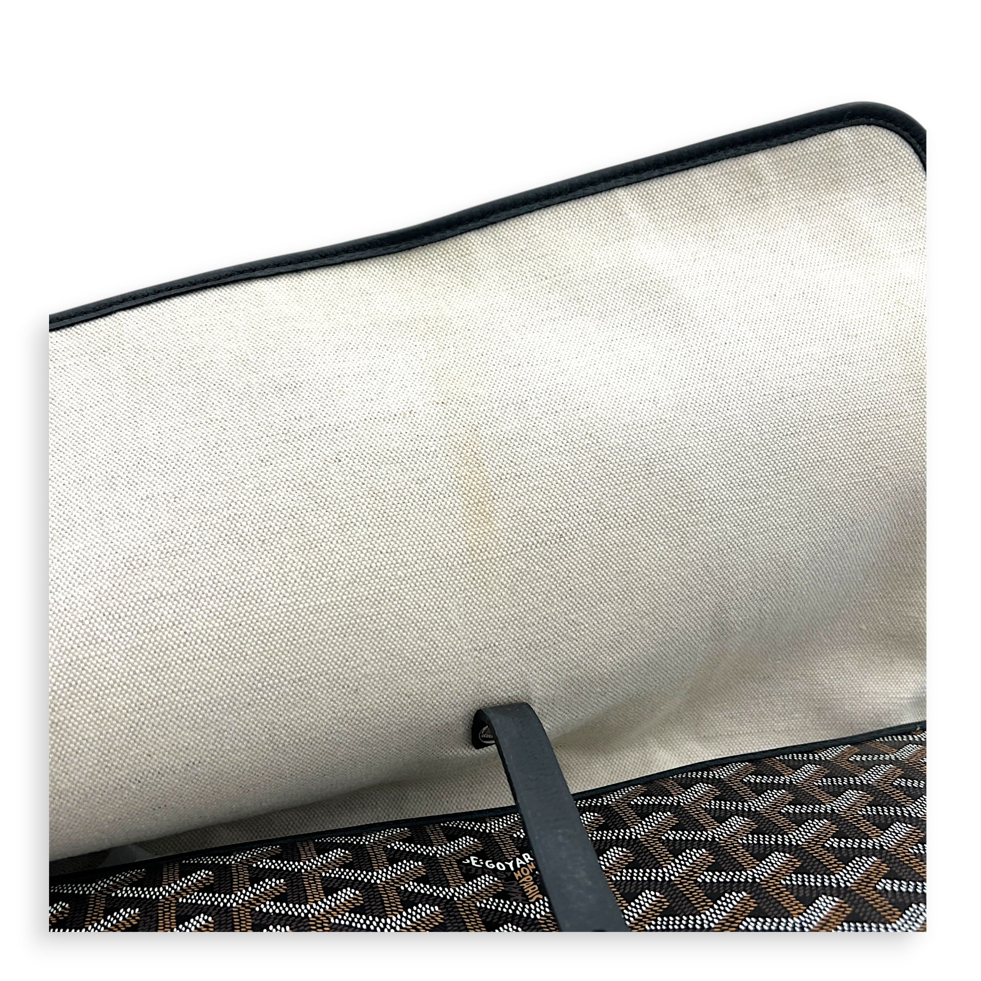 Capitien Messenger MM Black in Coated Canvas, Silver hardware