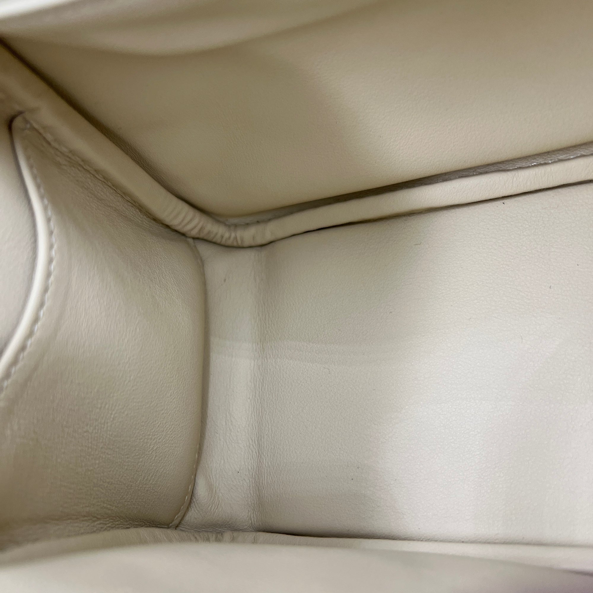Lindy Nata in Clemence, Gold hardware