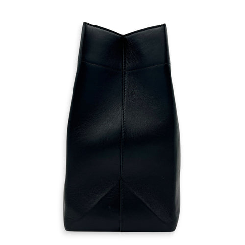 Duty Free Black Shoulder Bag in Calfskin, Gold hardware