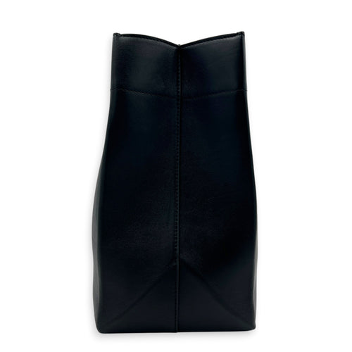 Duty Free Black Shoulder Bag in Calfskin, Gold hardware