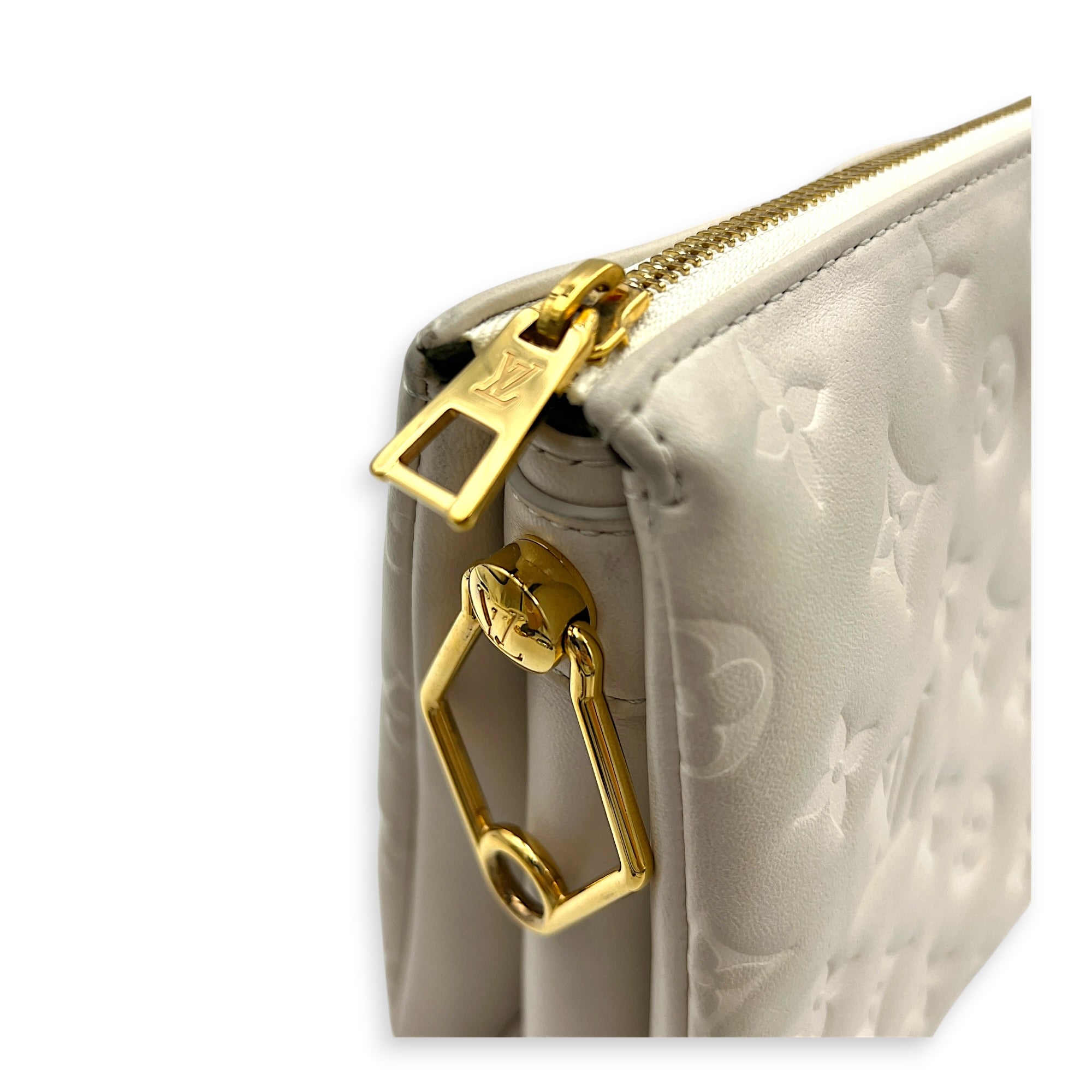 Coussin Shoulder Bag White in Lambskin, Gold hardware