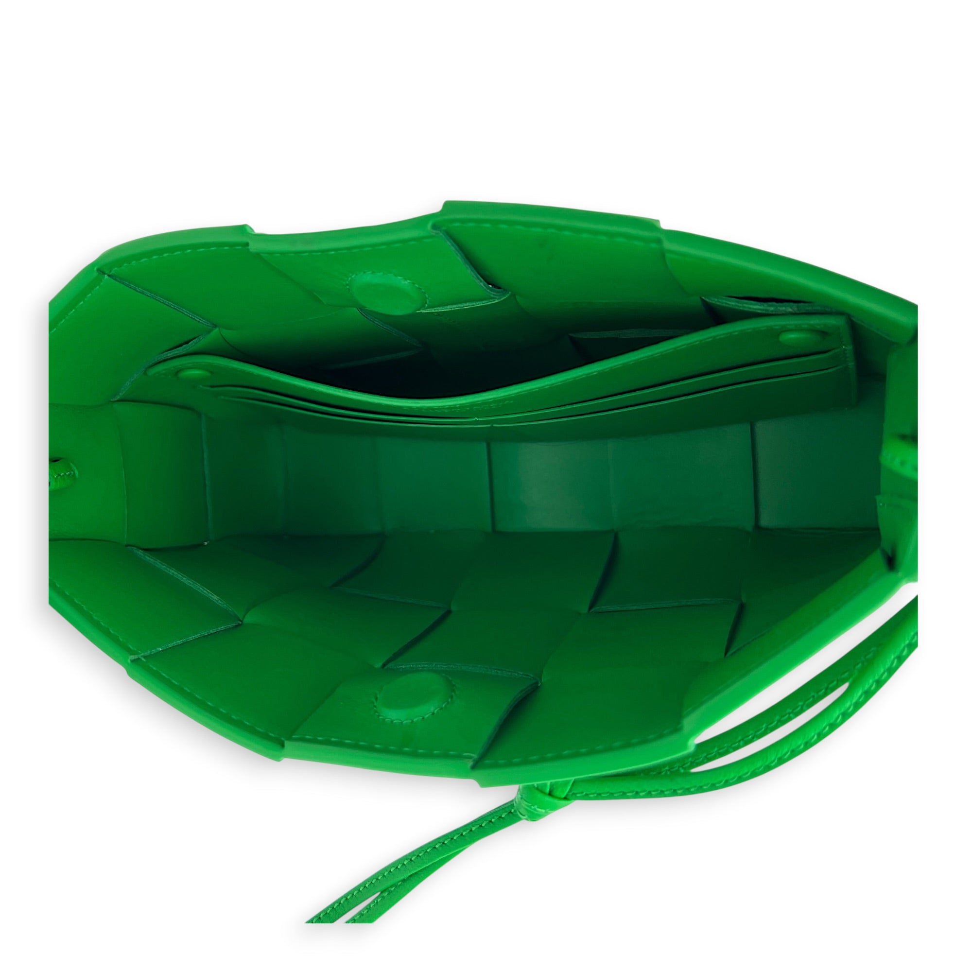 Cassette Shoulder Bag Green in Calfskin
