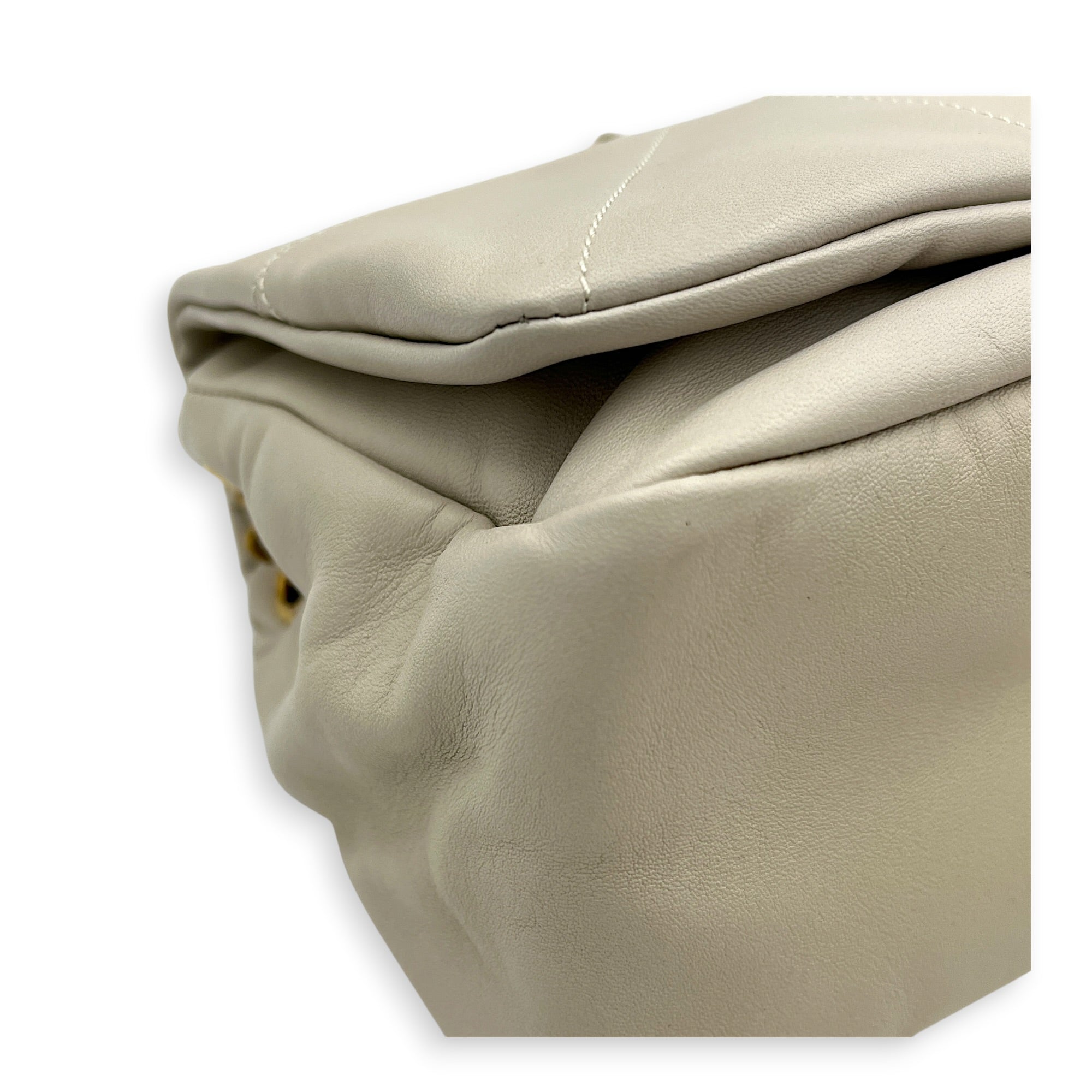 Jamie 4.3 Medium White Shoulder Bag in Lambskin, Gold hardware