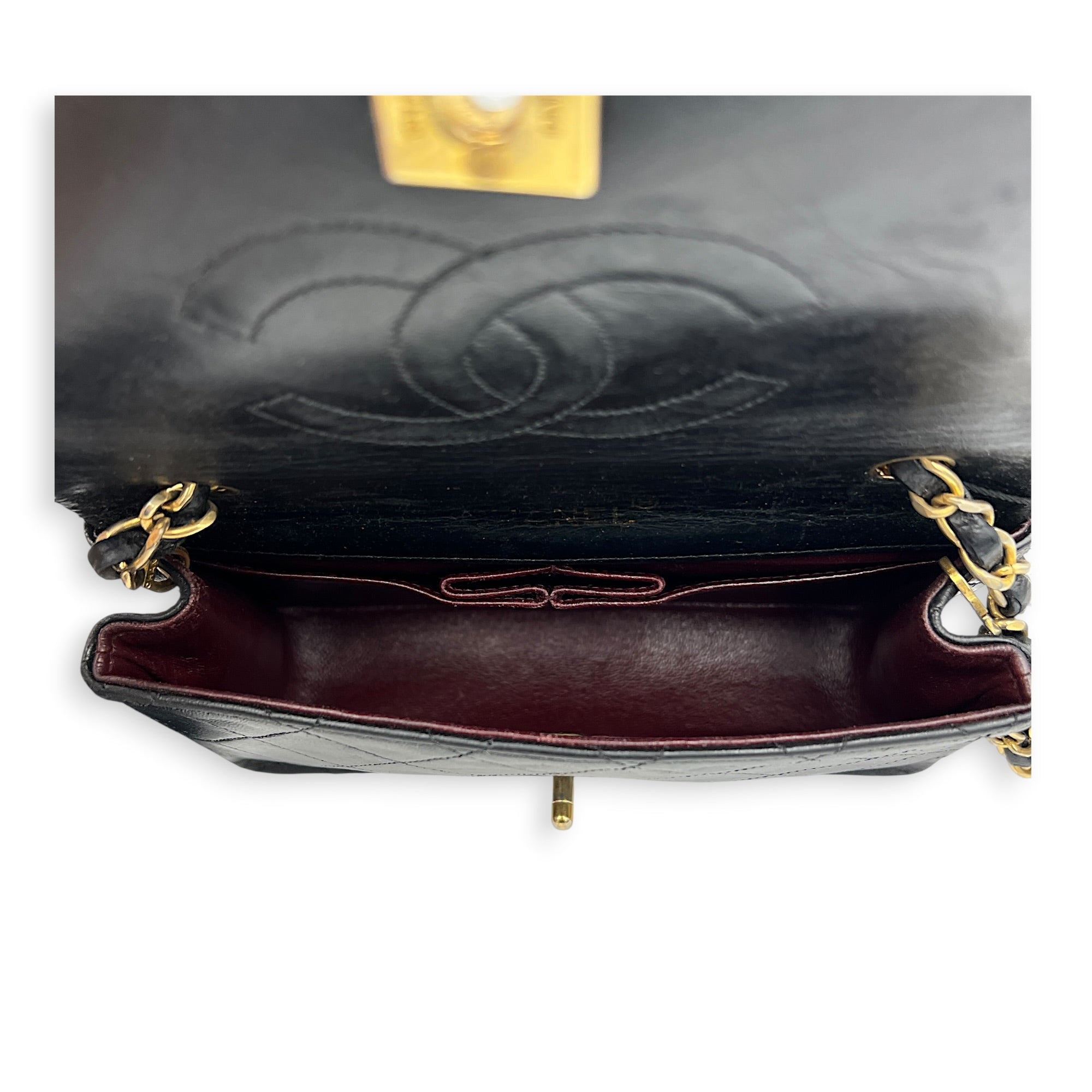 Vintage Quilted Single Flap Shoulder Bag Black in Lambskin, Gold hardware