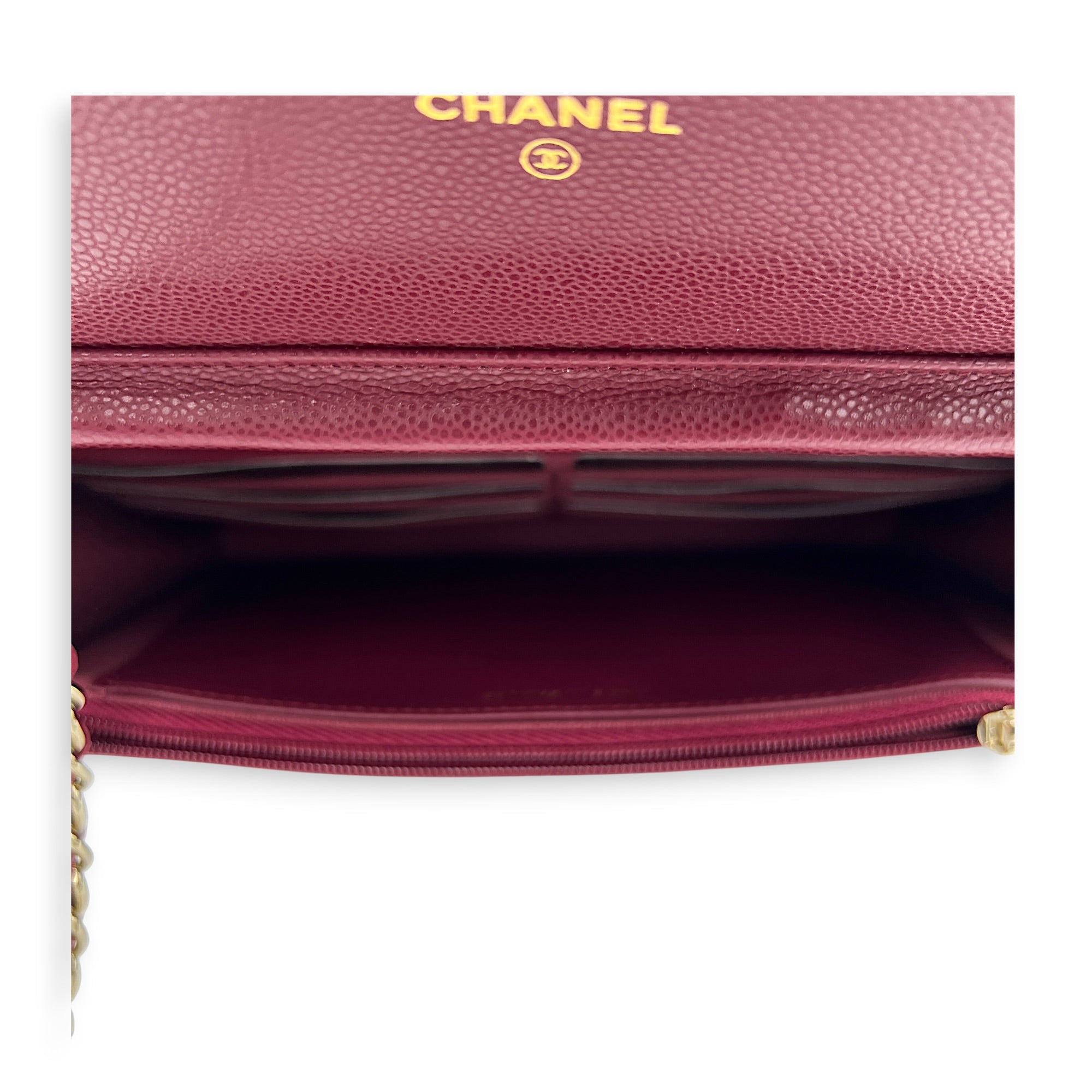 CC Red Wallet On Chain in Caviar Leather, Gold hardware