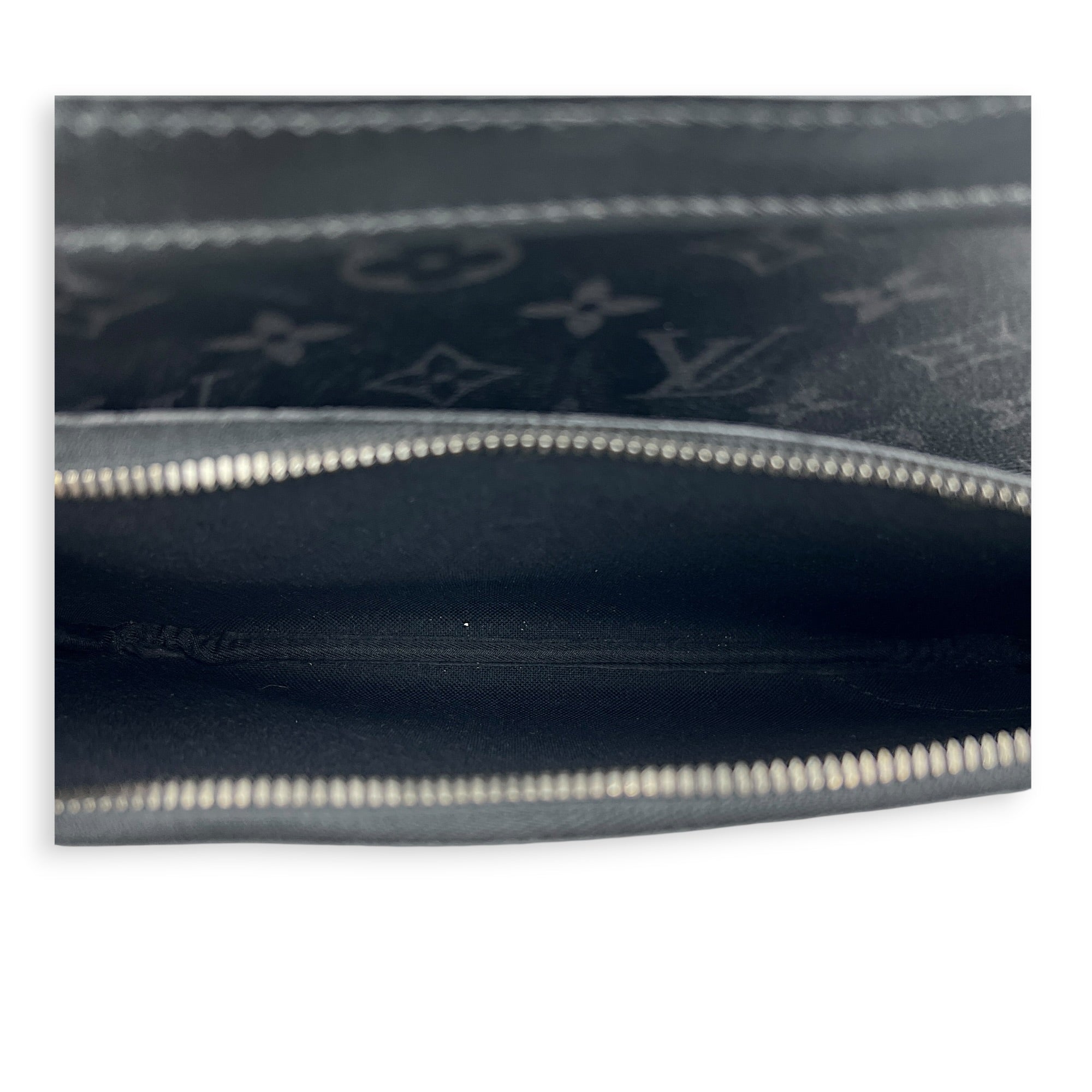 Trio Messenger  Crossbody Bag Black in Coated Canvas, Silver hardware