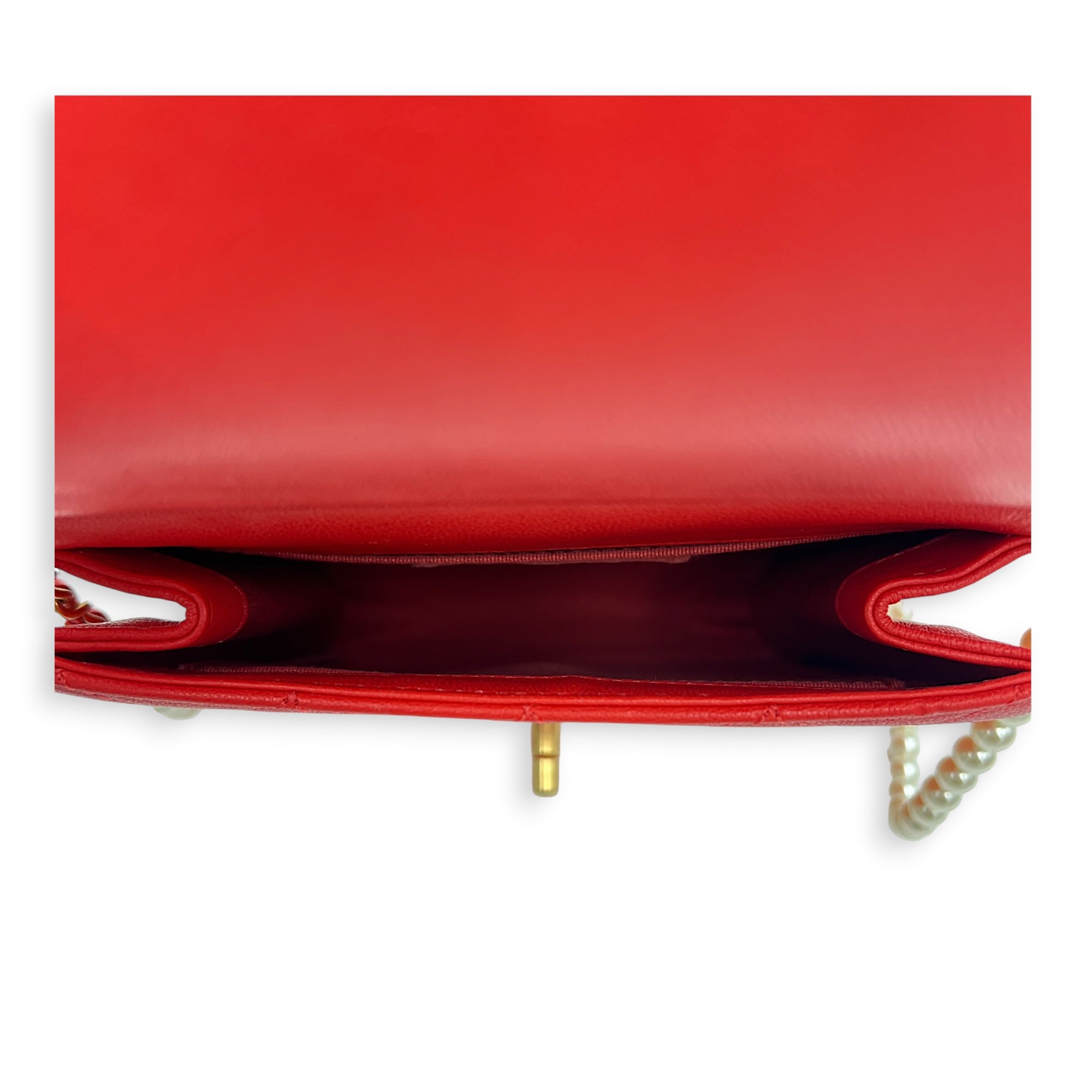 Chic Pearl Crossbody Bag Red in Calfskin, Gold hardware