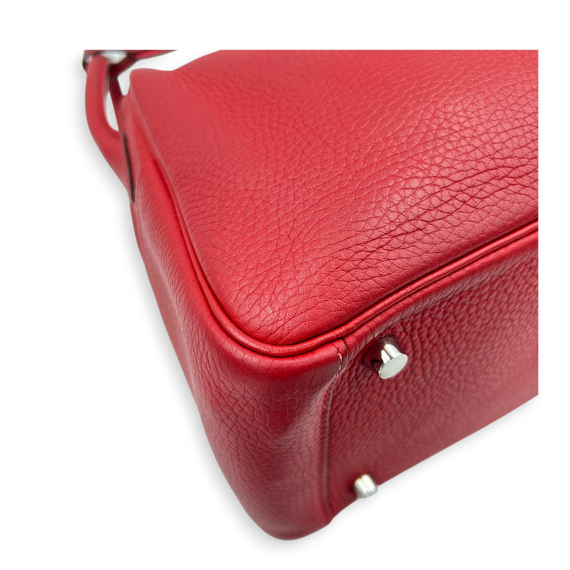 Lindy 26 Geranium Shoulder Bag in Clemence, Silver hardware