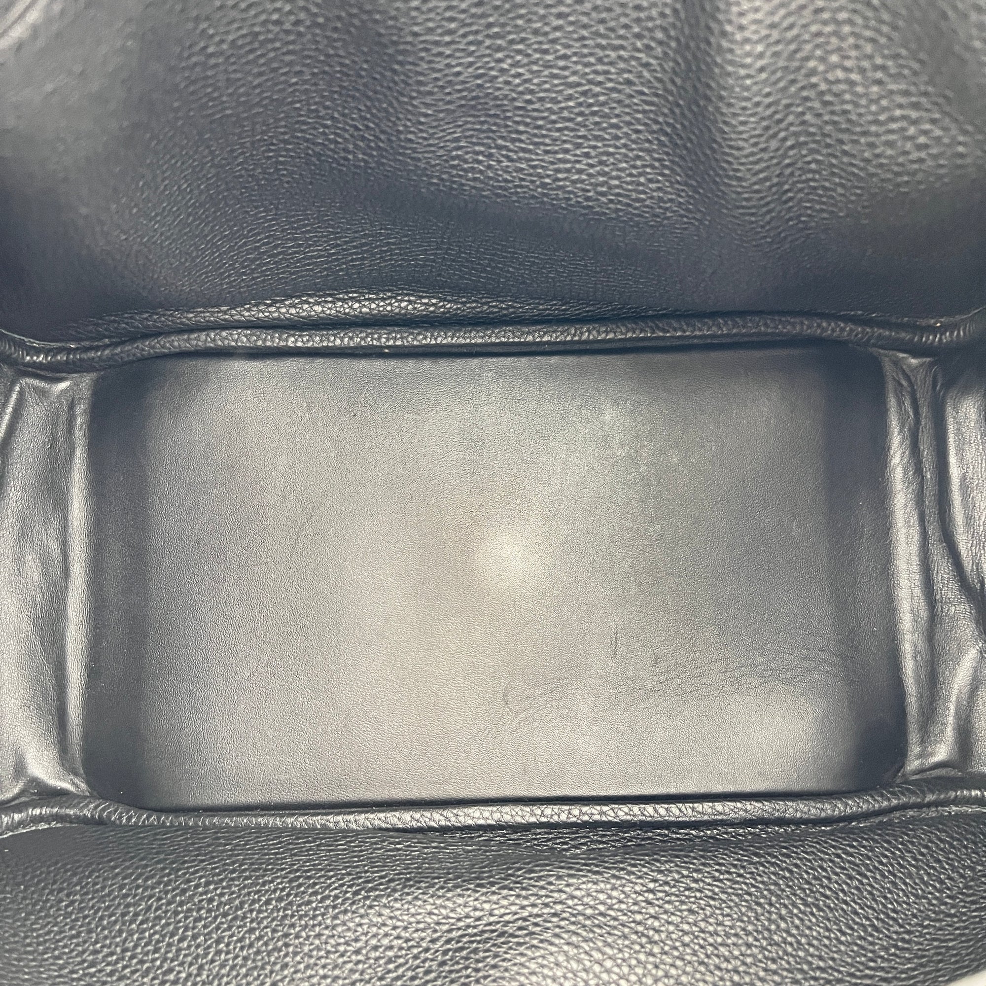 Lindy 34 Black Shoulder Bag in Clemence, Palladium hardware