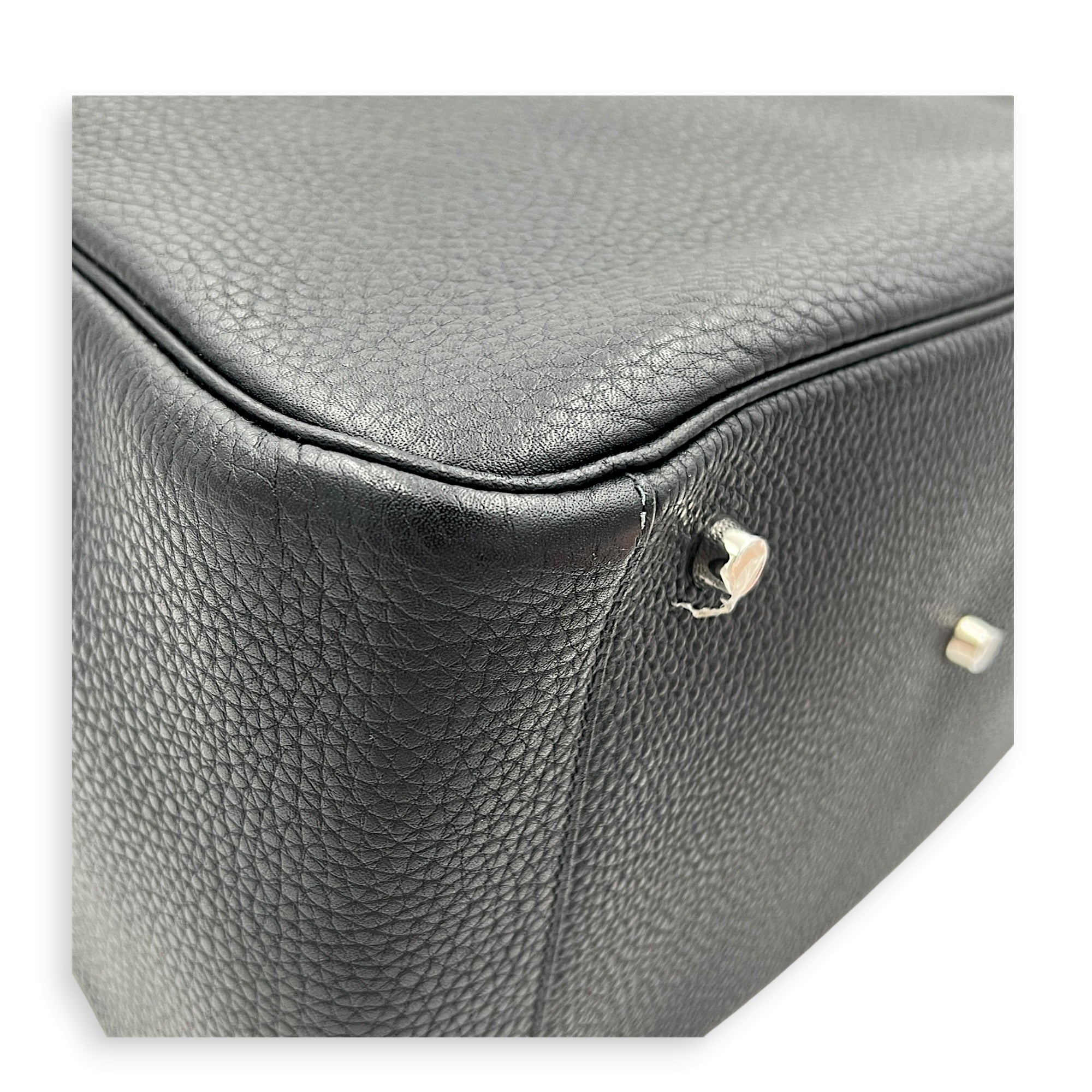 Lindy 34 Black Shoulder Bag in Clemence, Palladium hardware